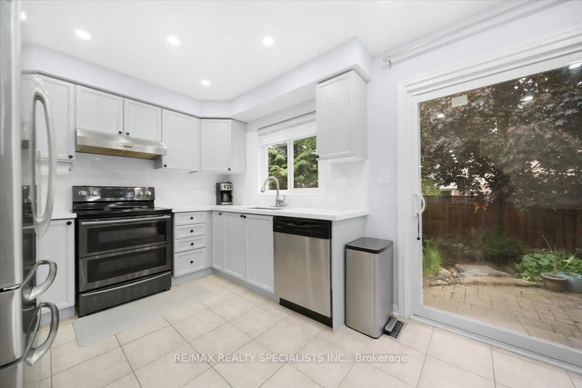Photo 11 of 28 Redcastle Street, Brampton, Fletcher's Meadow — HOMEH