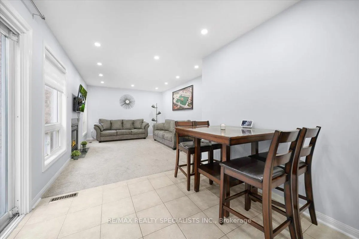 Photo 13 of 28 Redcastle Street, Brampton, Fletcher's Meadow — HOMEH