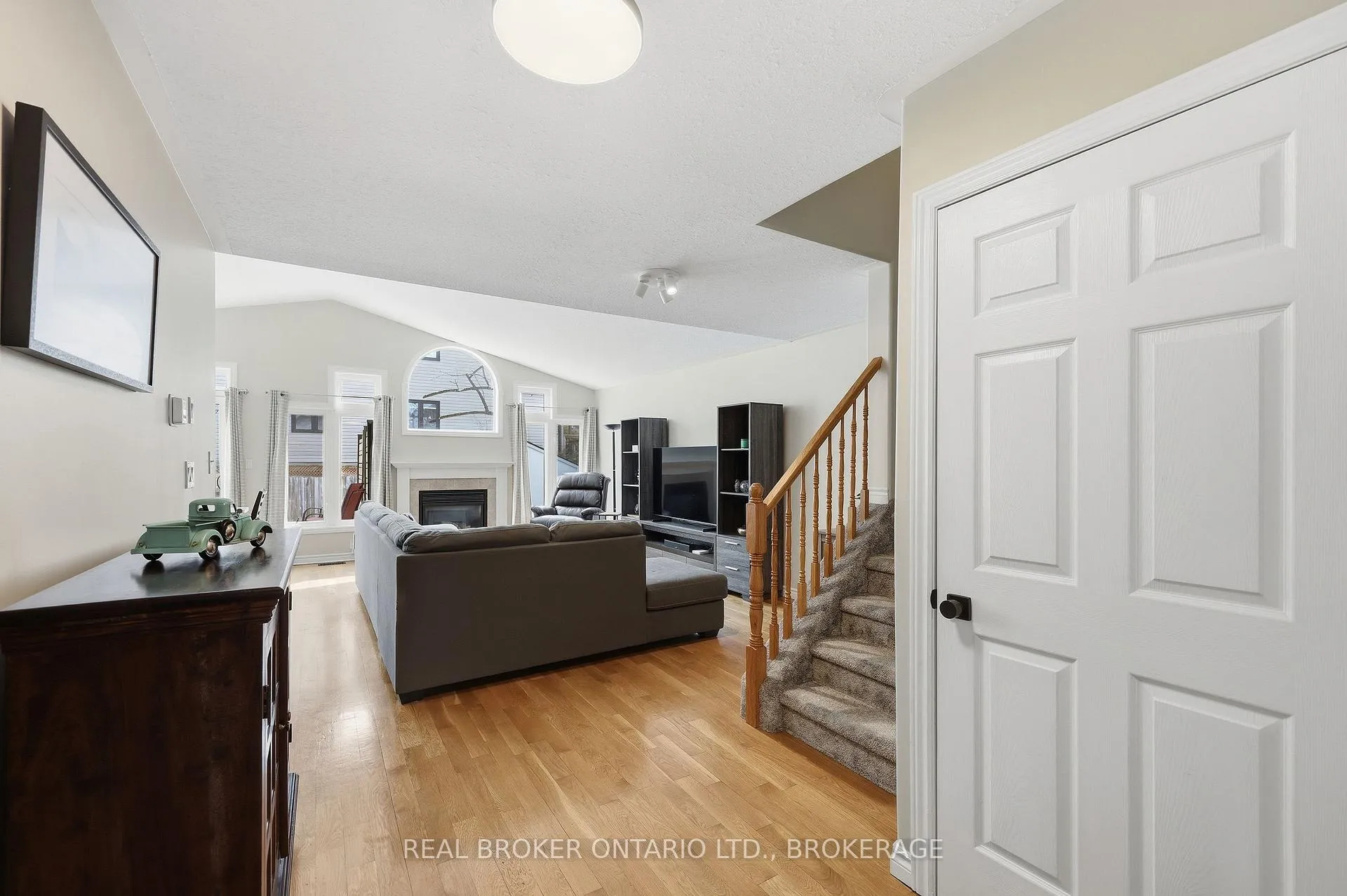 Photo 9 of 85 Schooner Drive, Kingston, Kingston East (Incl Barret Crt) — HOMEH