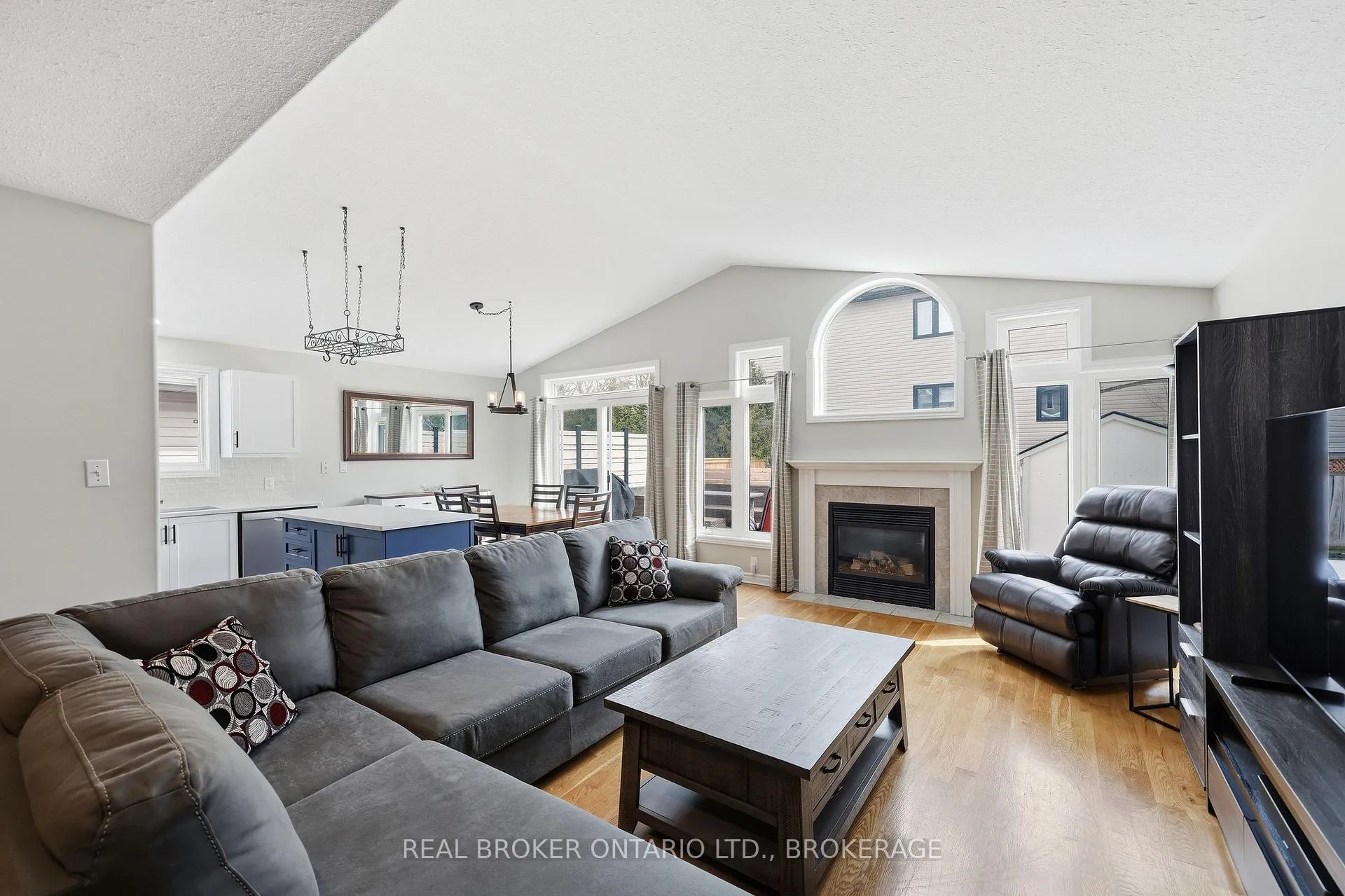 Photo 10 of 85 Schooner Drive, Kingston, Kingston East (Incl Barret Crt) — HOMEH