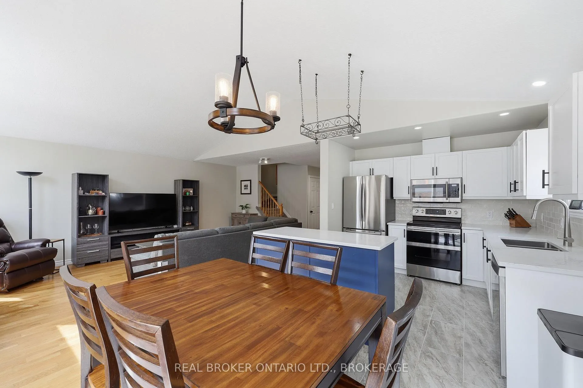 Photo 14 of 85 Schooner Drive, Kingston, Kingston East (Incl Barret Crt) — HOMEH
