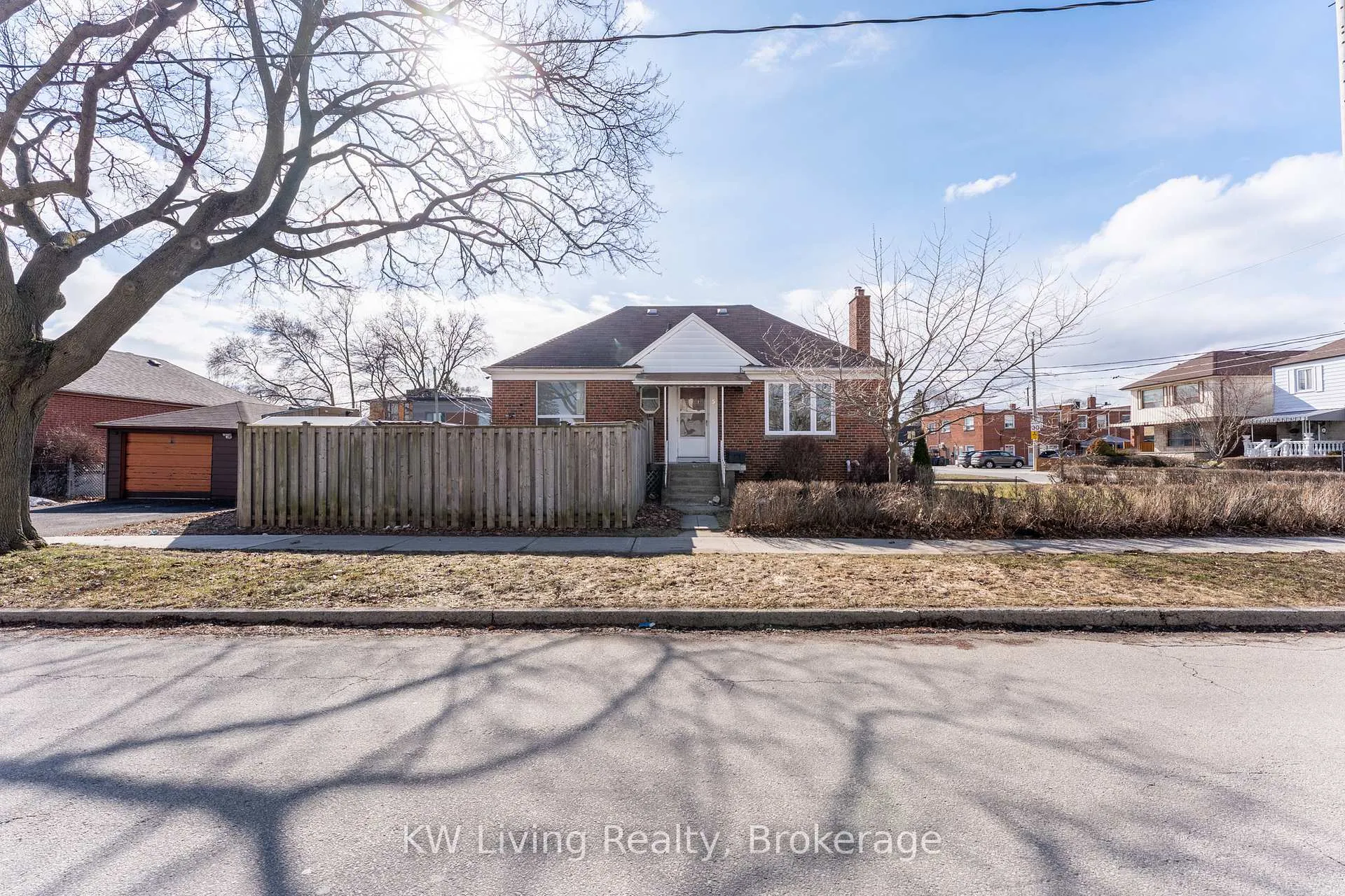Photo 2 of 5 Plains Road, Toronto, East York — HOMEH