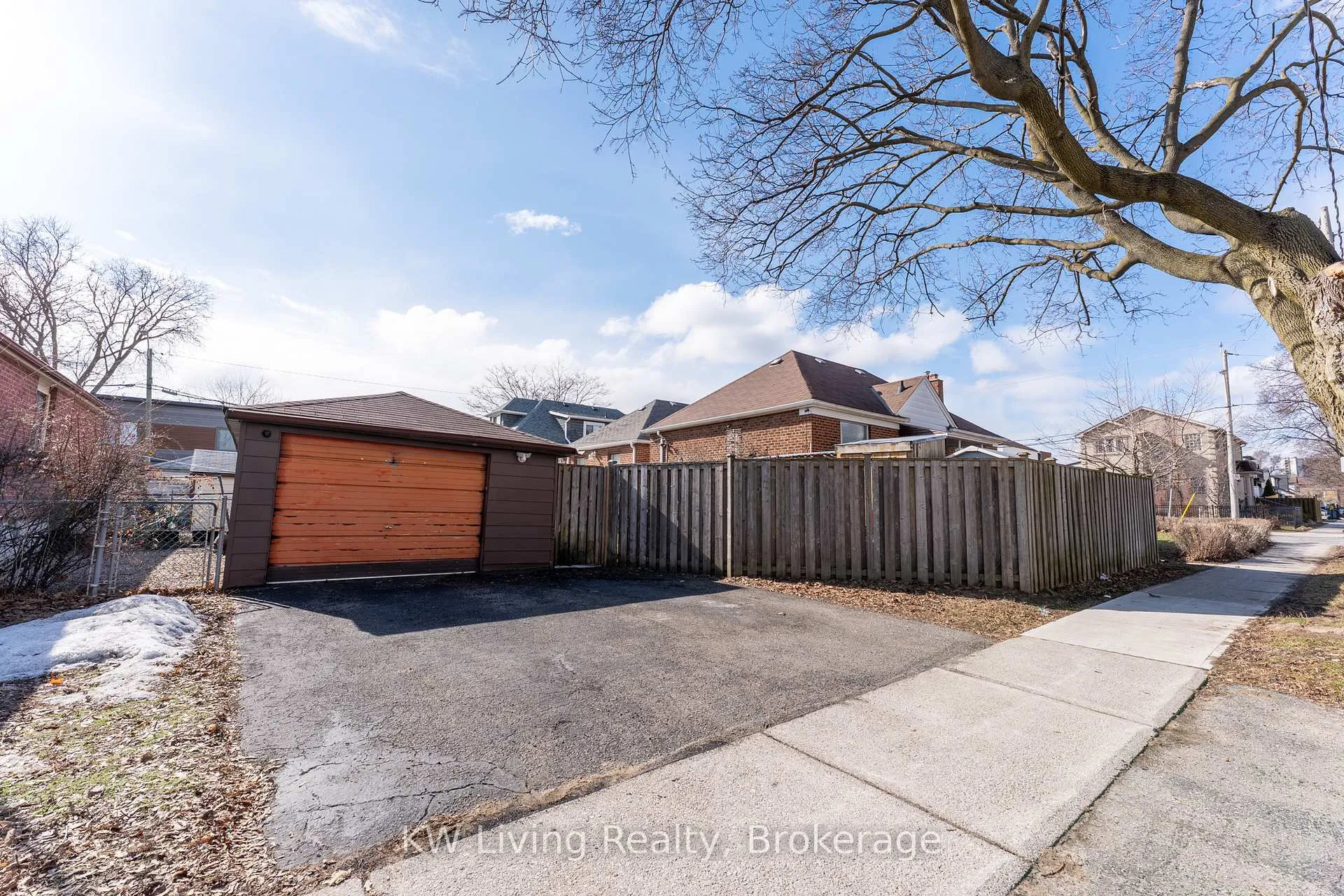Photo 3 of 5 Plains Road, Toronto, East York — HOMEH