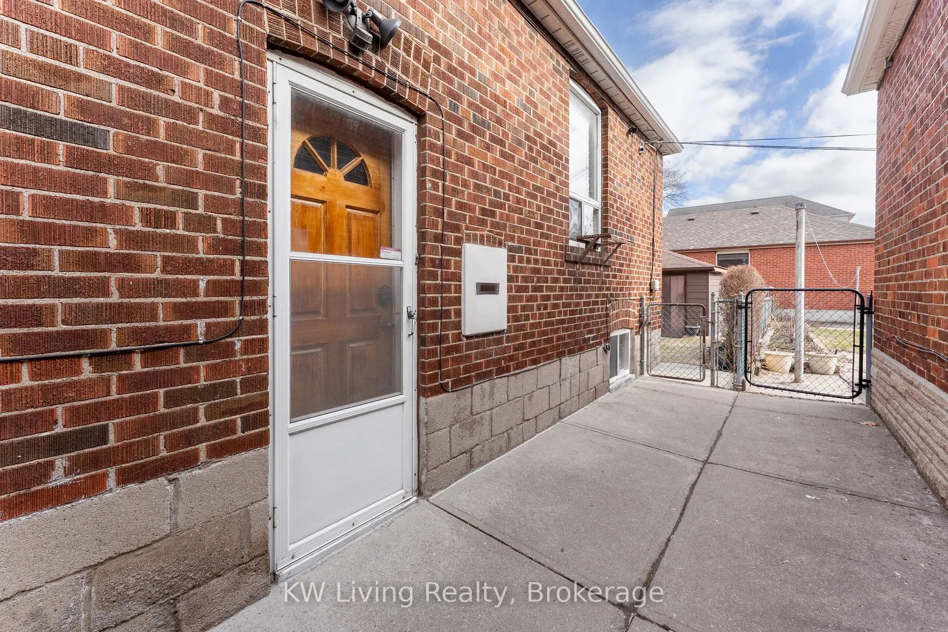 Photo 5 of 5 Plains Road, Toronto, East York — HOMEH