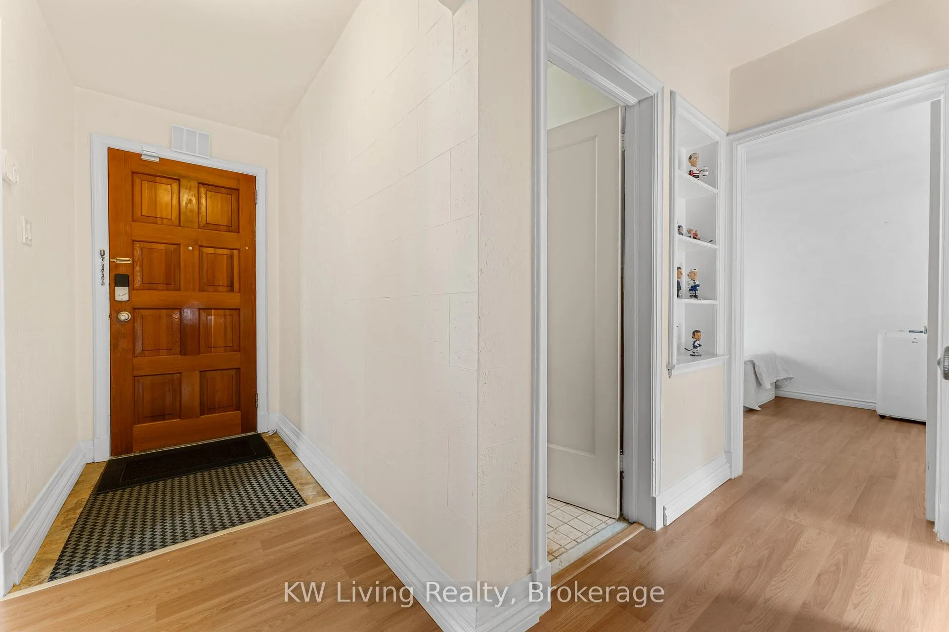 Photo 6 of 5 Plains Road, Toronto, East York — HOMEH