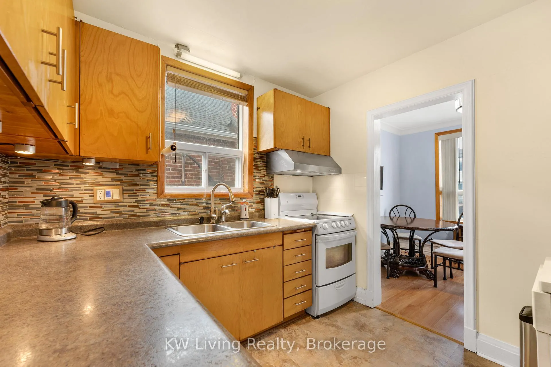 Photo 23 of 5 Plains Road, Toronto, East York — HOMEH