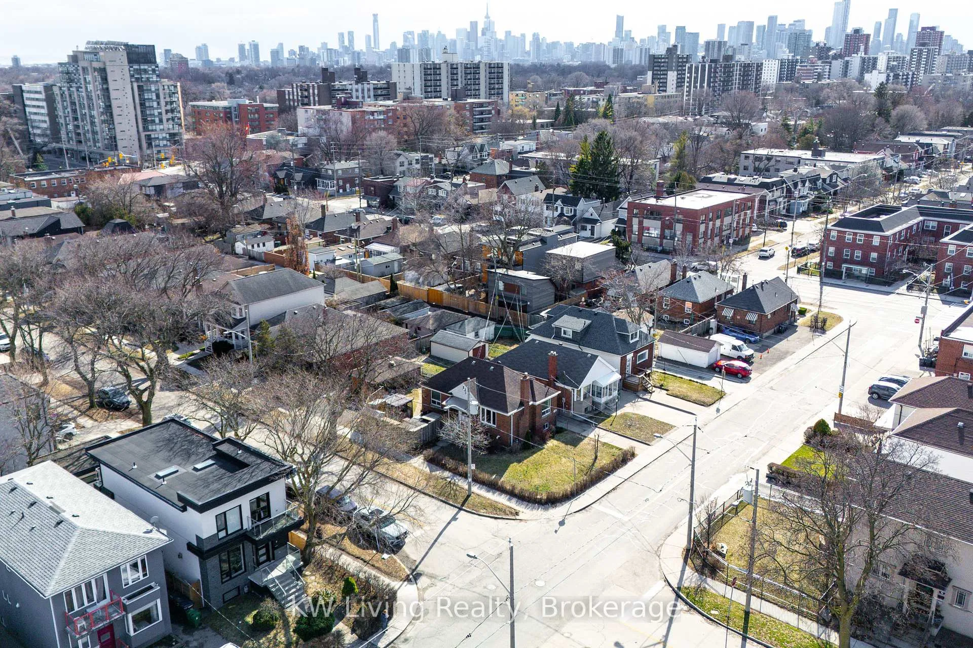 Photo 43 of 5 Plains Road, Toronto, East York — HOMEH