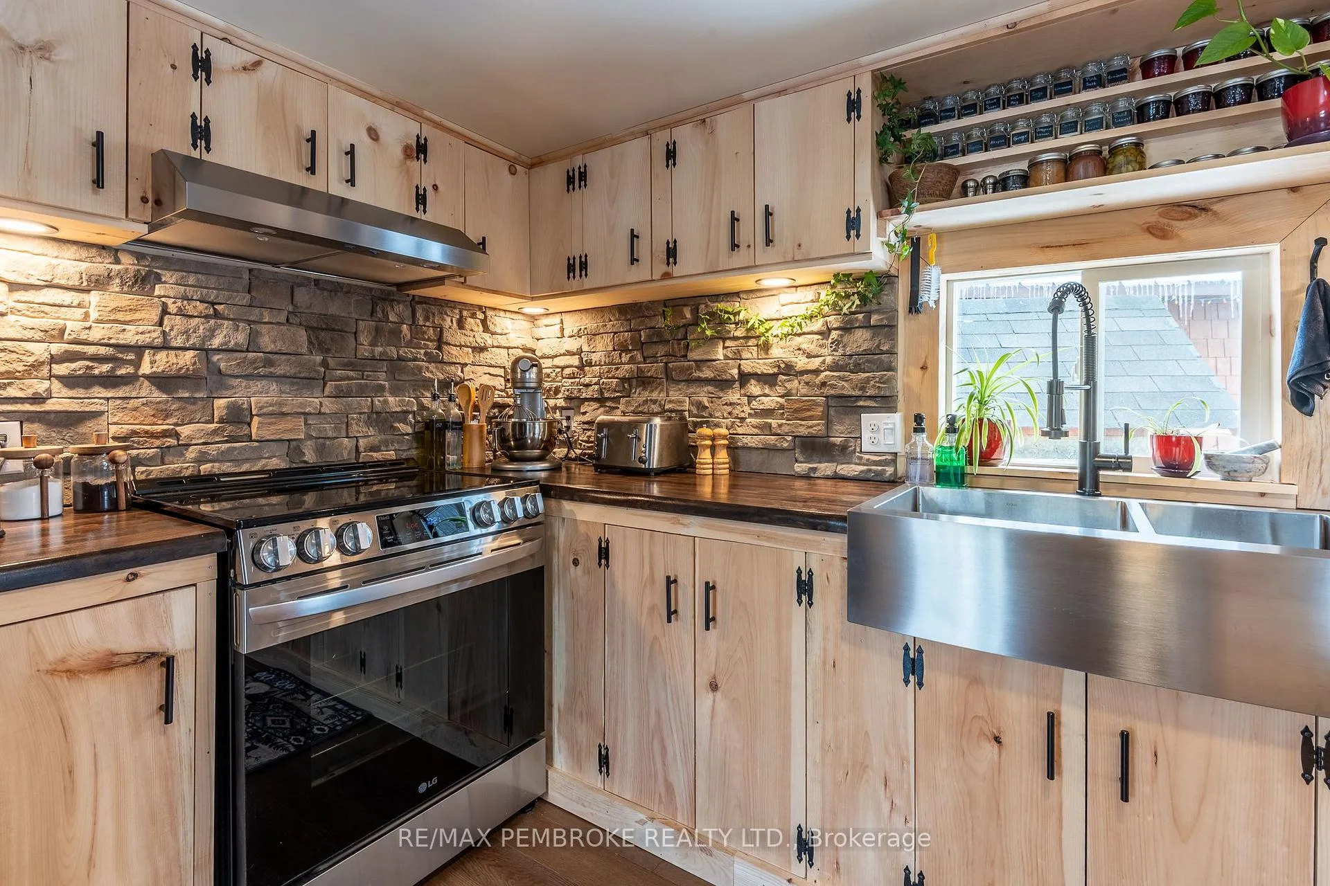 Photo 16 of 23 Pinehurst Estates, Petawawa — HOMEH