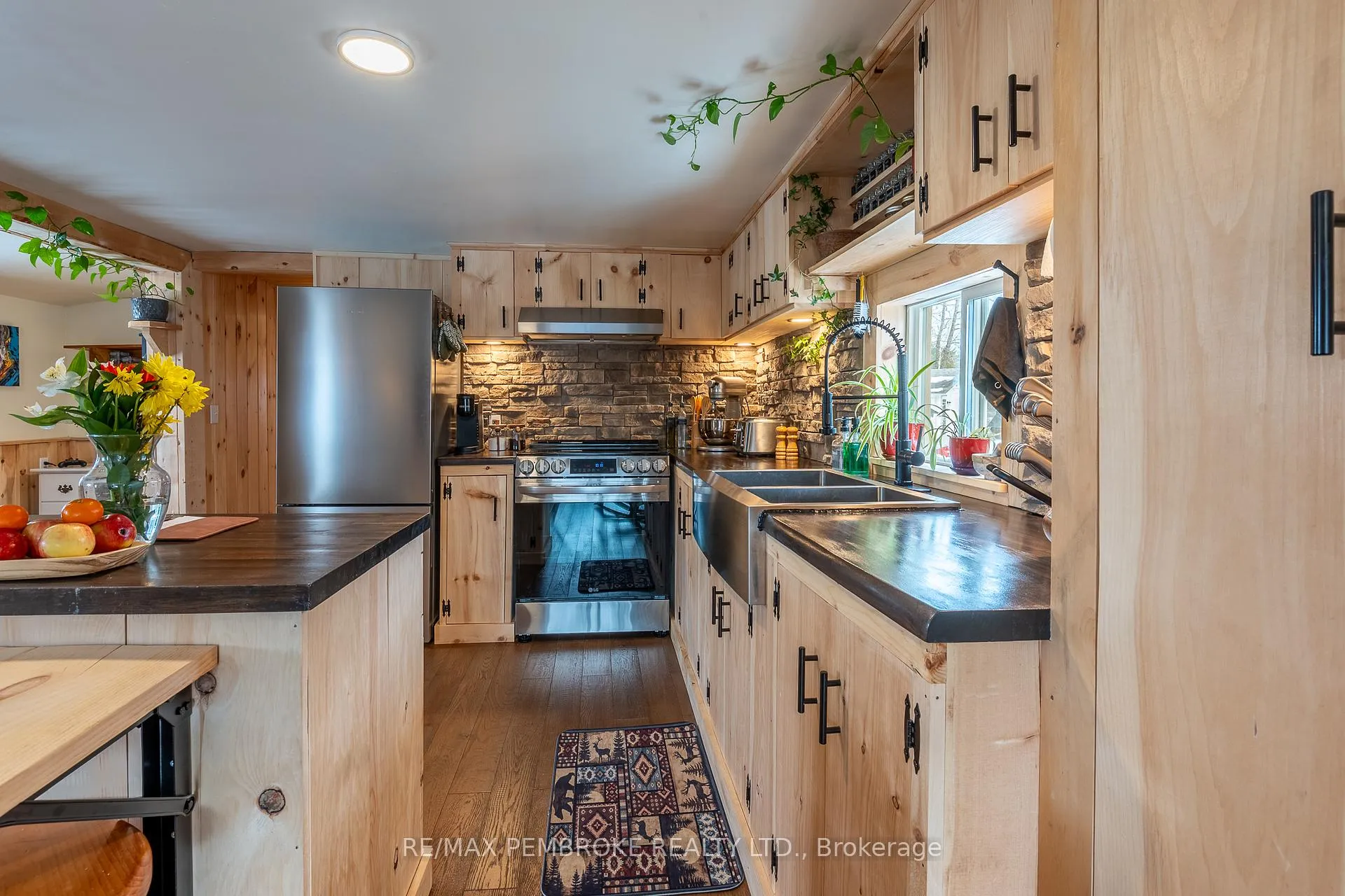 Photo 17 of 23 Pinehurst Estates, Petawawa — HOMEH