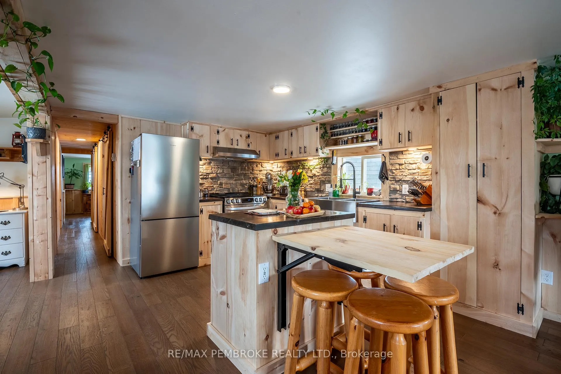 Photo 18 of 23 Pinehurst Estates, Petawawa — HOMEH