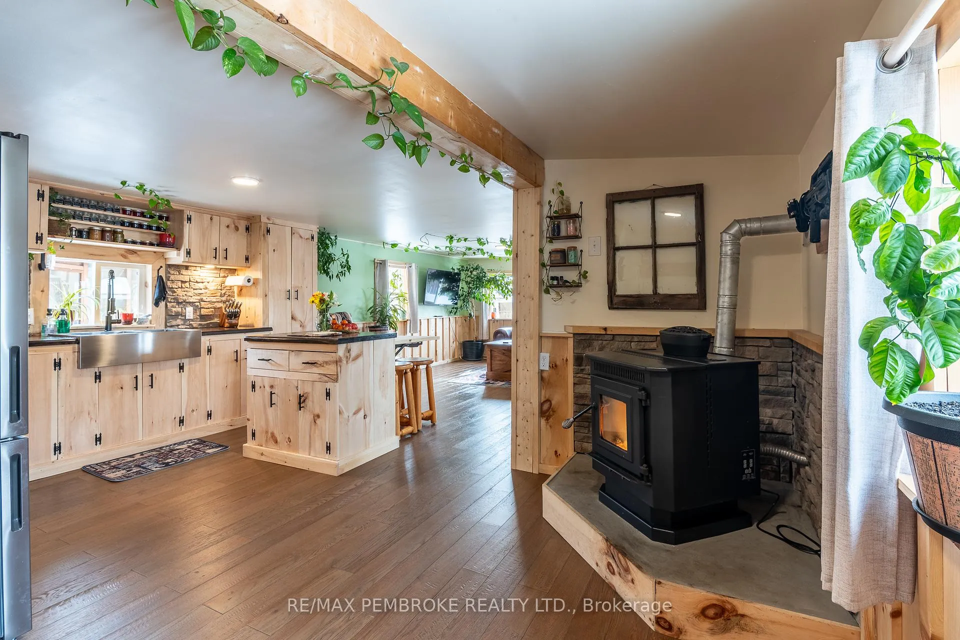 Photo 19 of 23 Pinehurst Estates, Petawawa — HOMEH