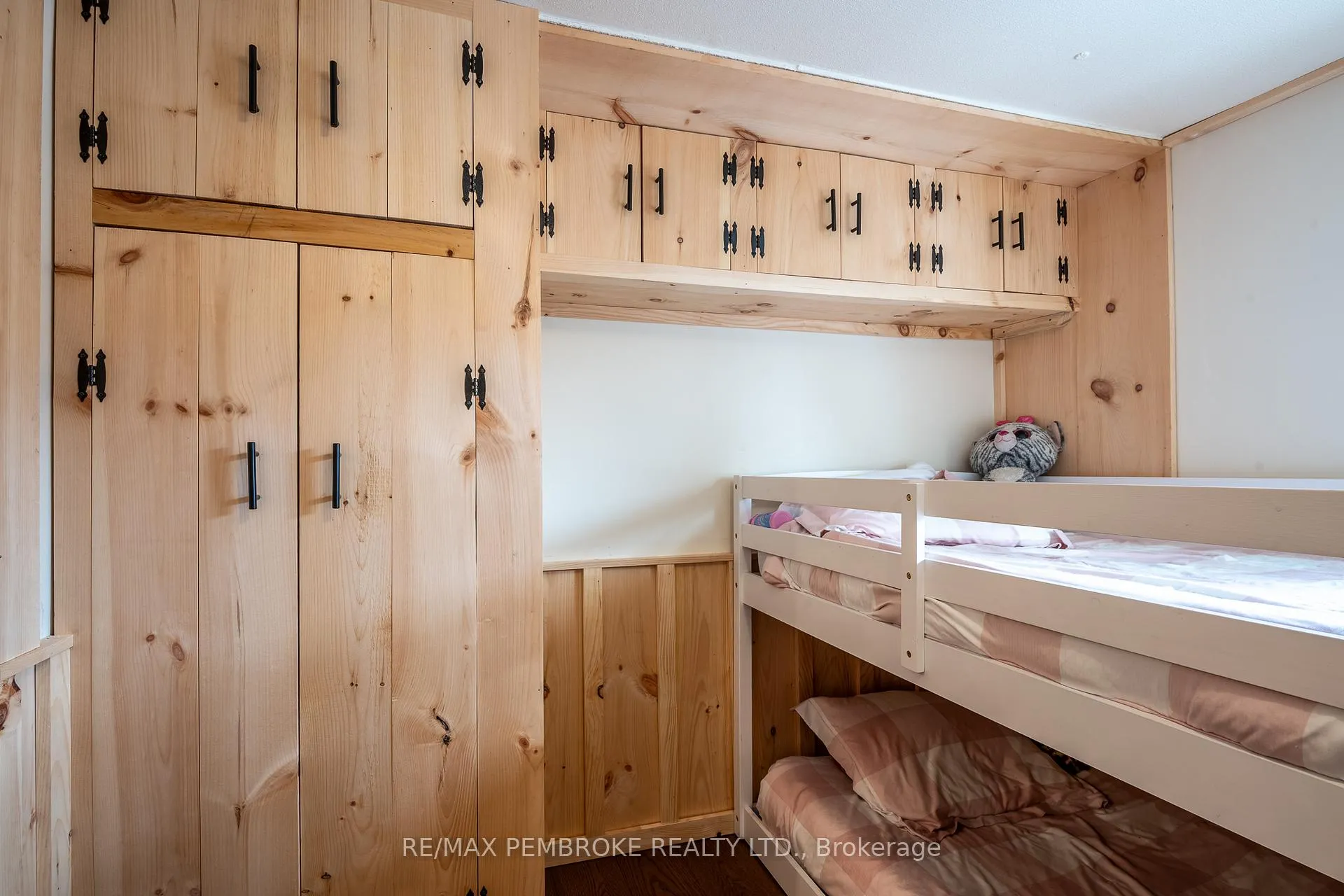 Photo 26 of 23 Pinehurst Estates, Petawawa — HOMEH