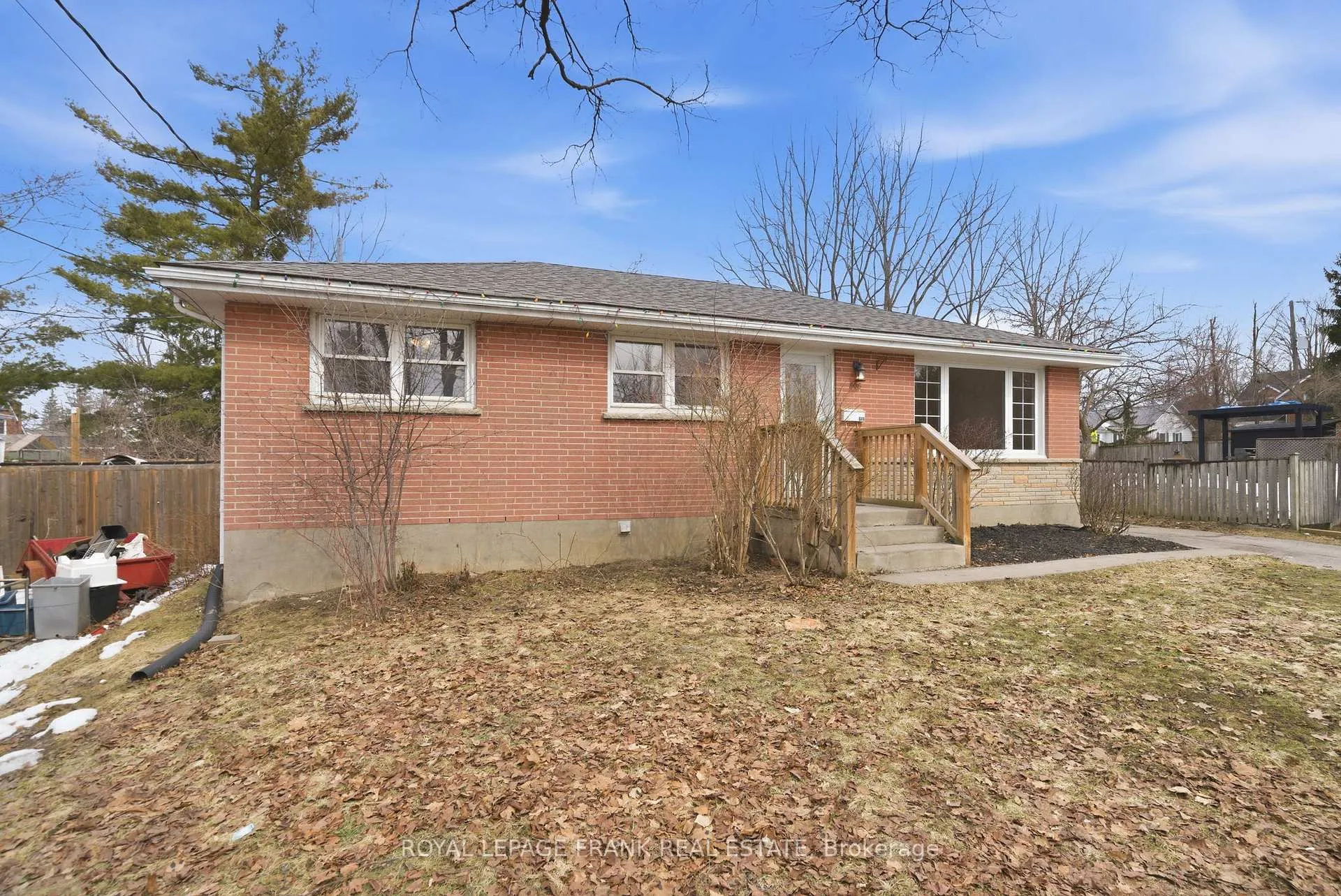Photo 3 of 808 Aylmer Street N, Peterborough, Northcrest Ward 5 — HOMEH