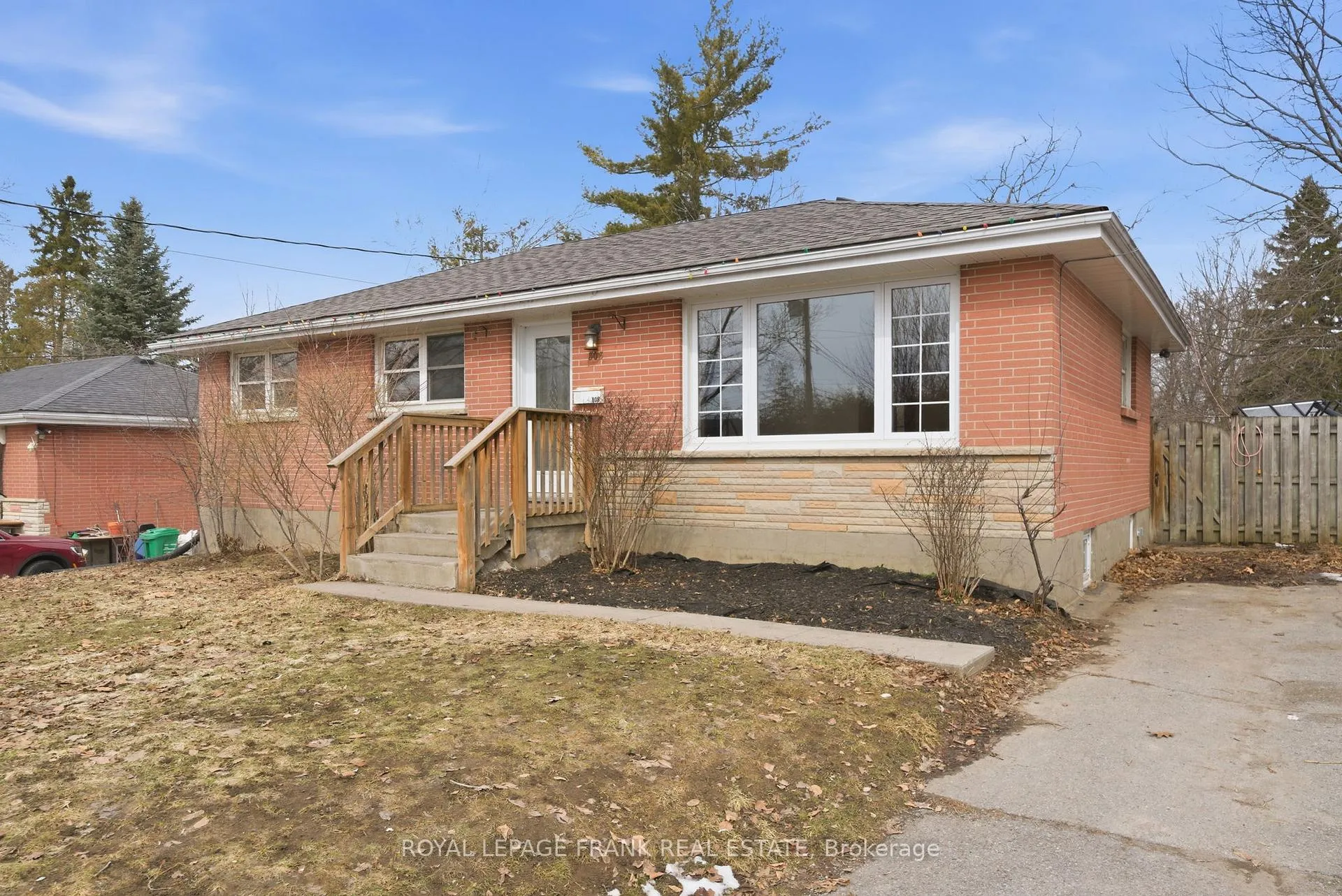 Photo 4 of 808 Aylmer Street N, Peterborough, Northcrest Ward 5 — HOMEH