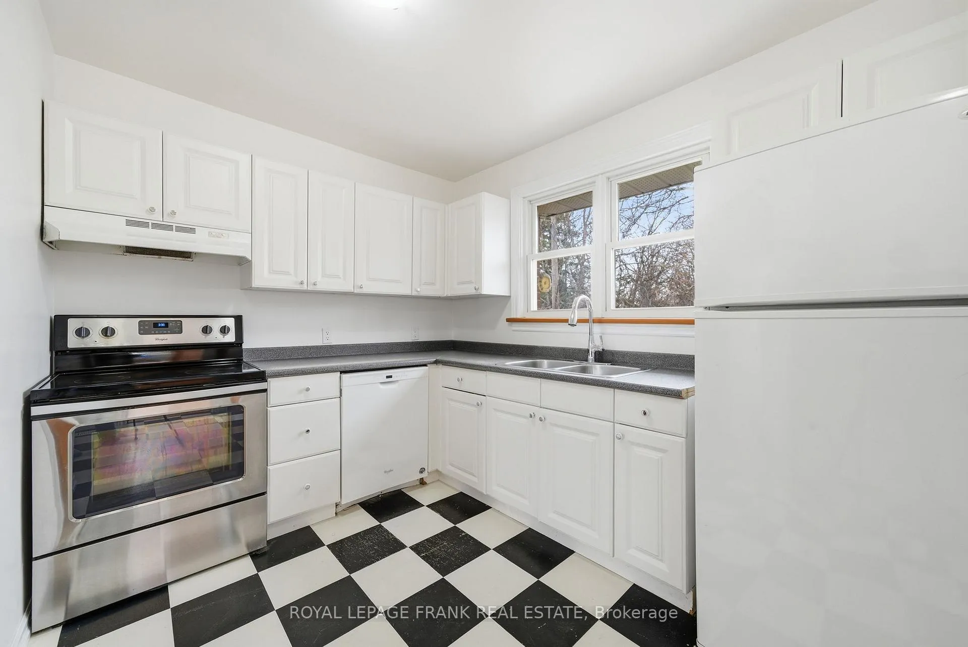 Photo 14 of 808 Aylmer Street N, Peterborough, Northcrest Ward 5 — HOMEH