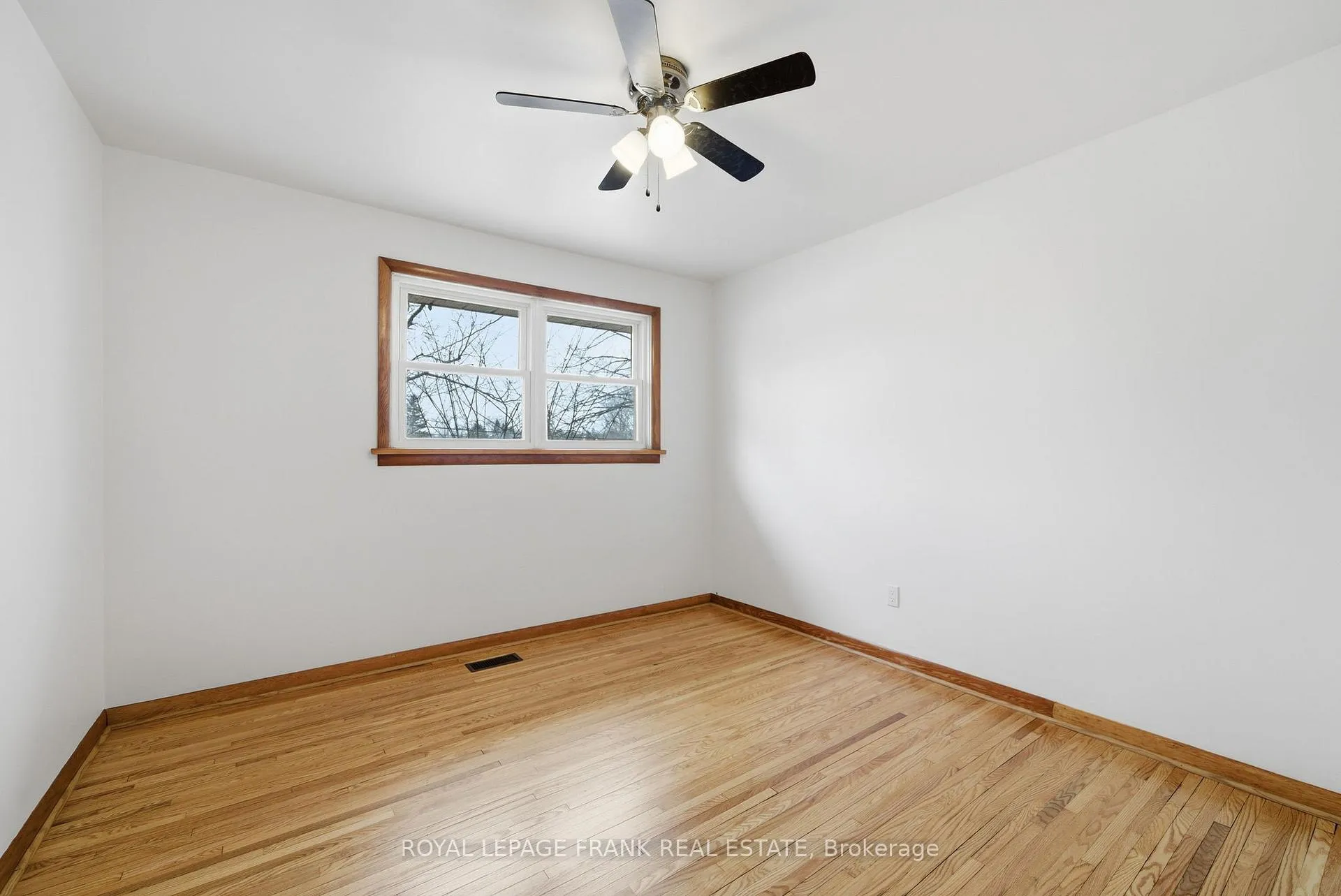 Photo 20 of 808 Aylmer Street N, Peterborough, Northcrest Ward 5 — HOMEH