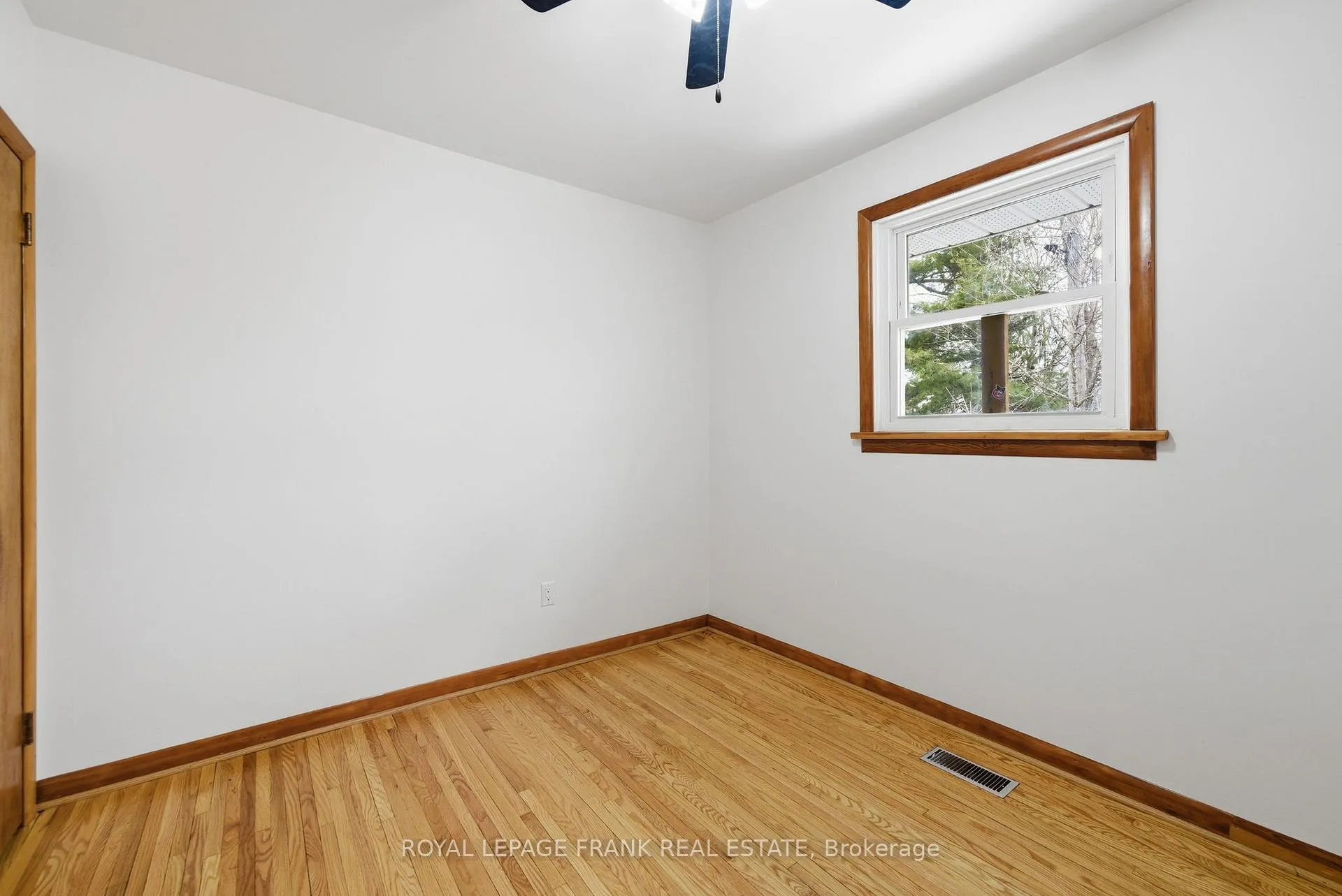 Photo 23 of 808 Aylmer Street N, Peterborough, Northcrest Ward 5 — HOMEH