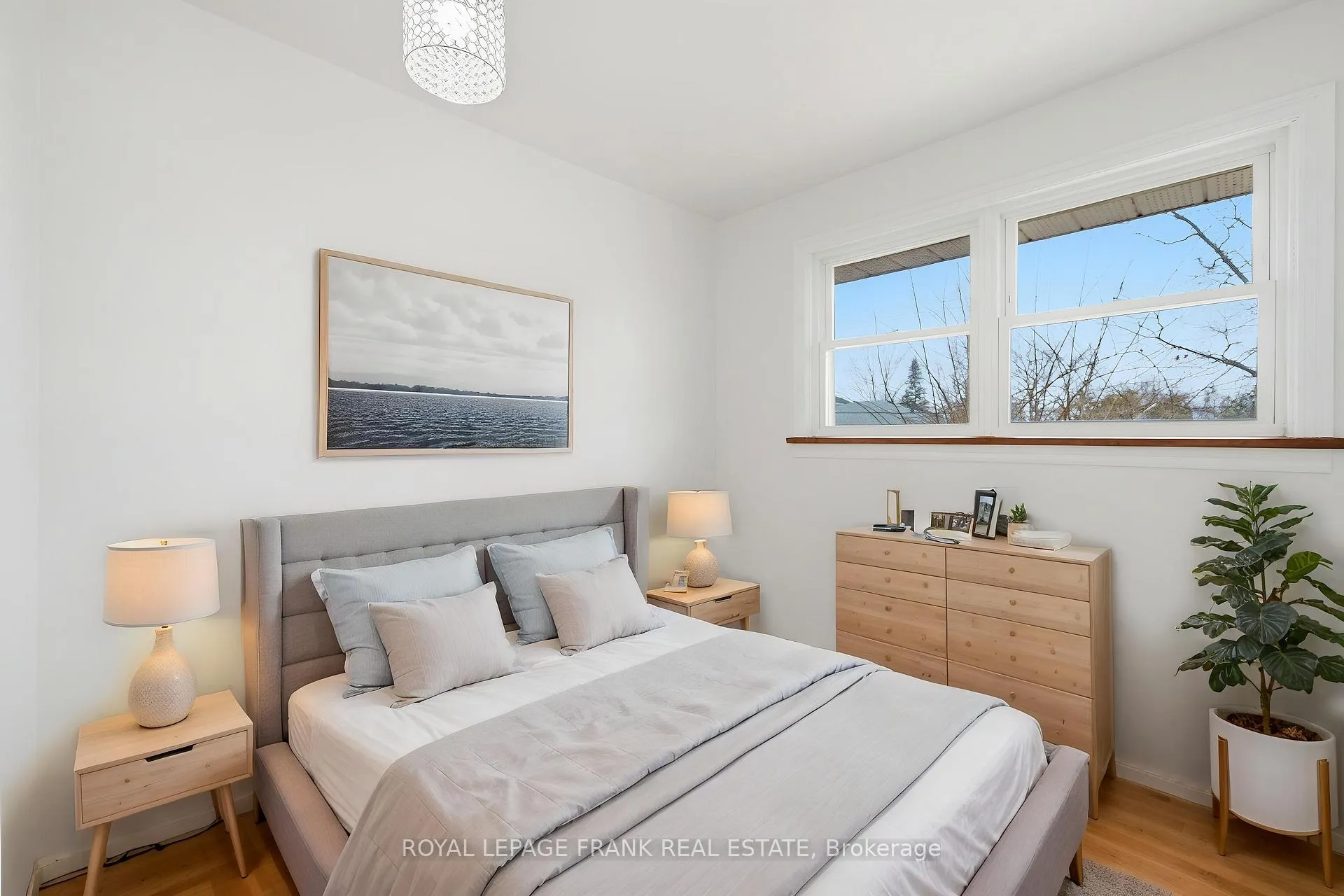 Photo 25 of 808 Aylmer Street N, Peterborough, Northcrest Ward 5 — HOMEH