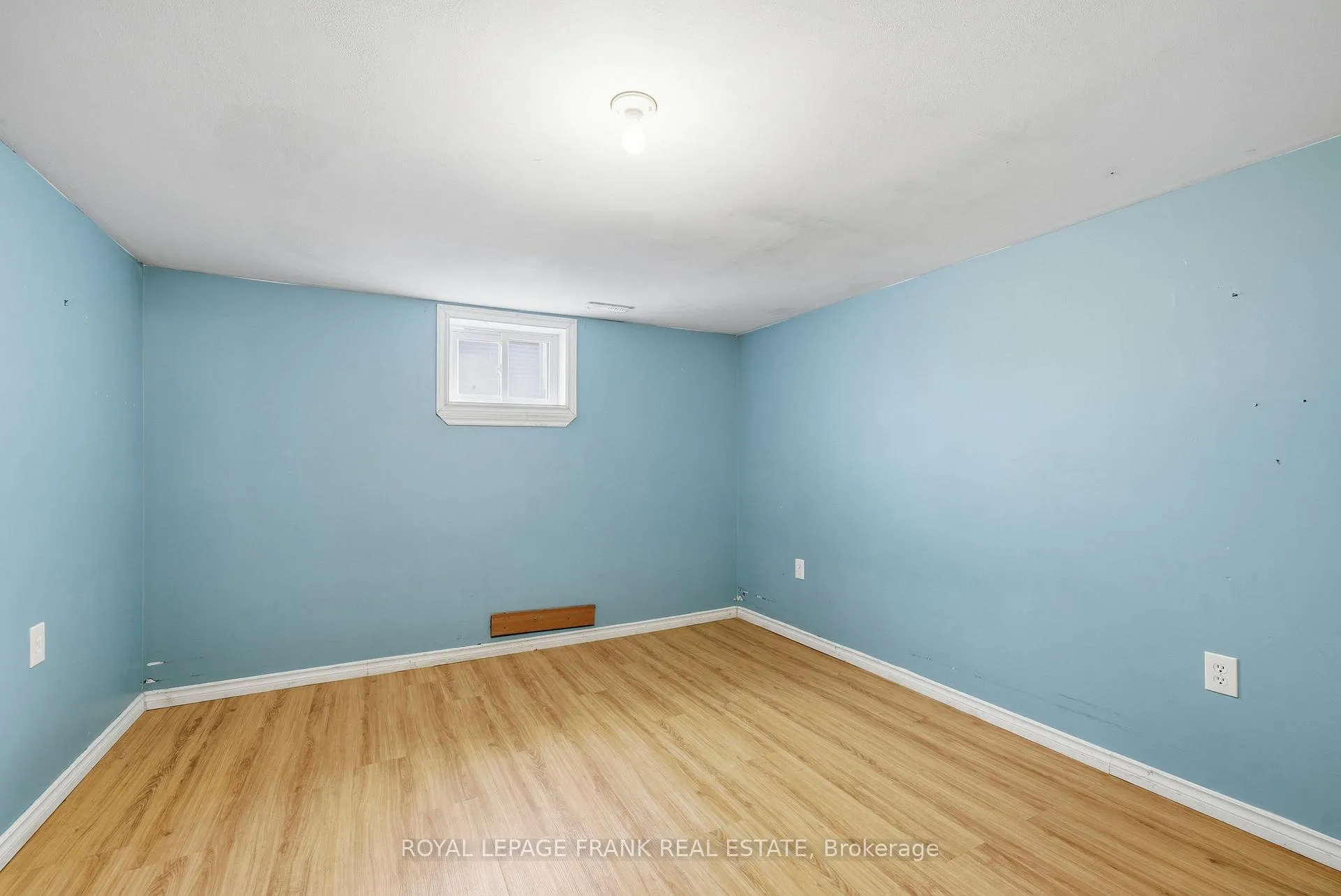 Photo 37 of 808 Aylmer Street N, Peterborough, Northcrest Ward 5 — HOMEH