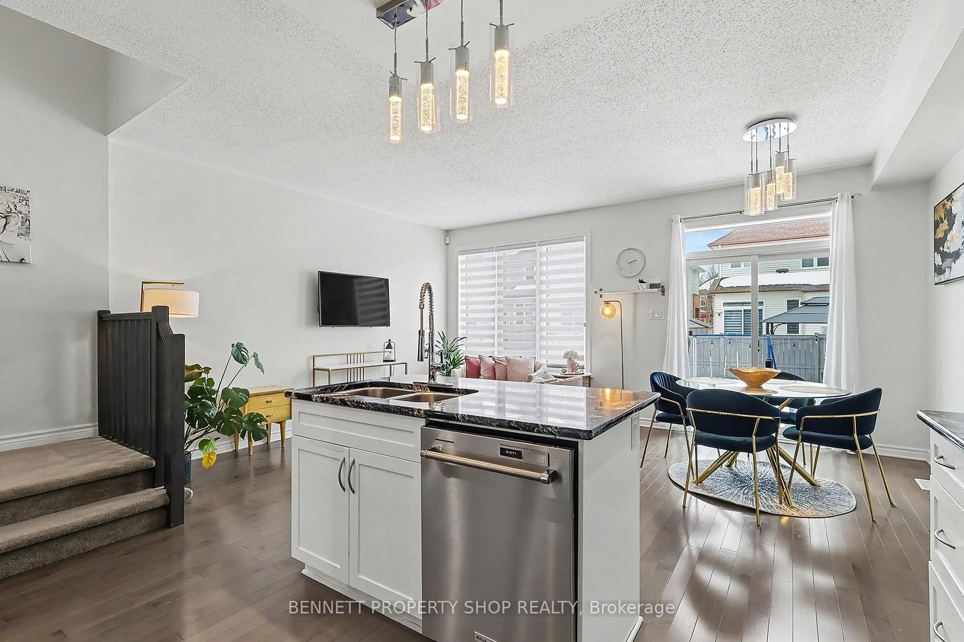 Photo 6 of 992 Bunchberry Way, Ottawa, Blossom Park/Kemp Park/Findlay Creek — HOMEH