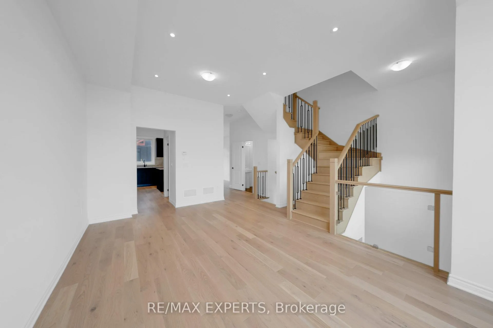 Photo 5 of 80 Wascana Road, Vaughan, Kleinburg — HOMEH