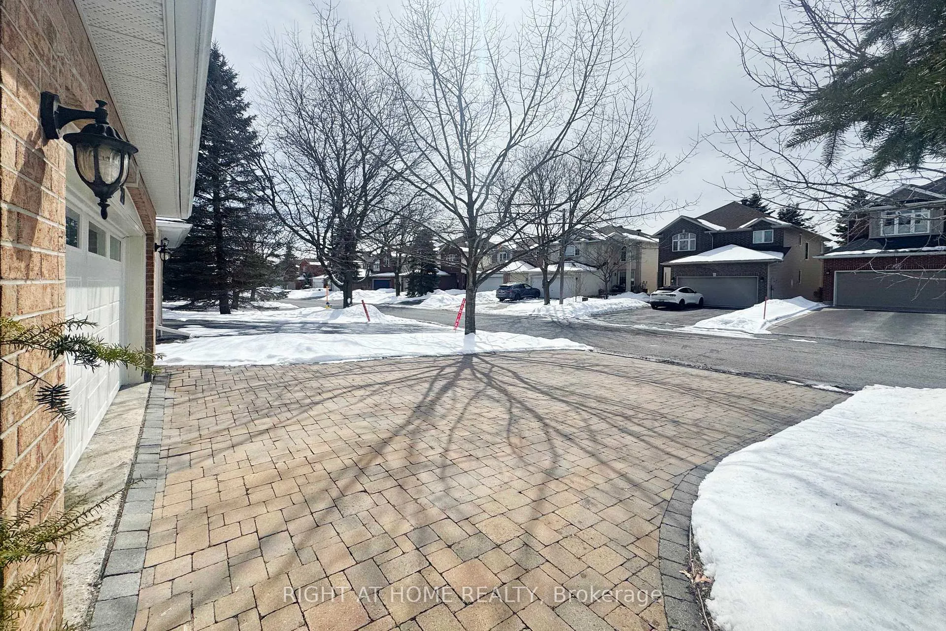Photo 2 of 20 Evanshen Crescent, Ottawa, Kanata - Kanata Lakes/Heritage Hills — HOMEH