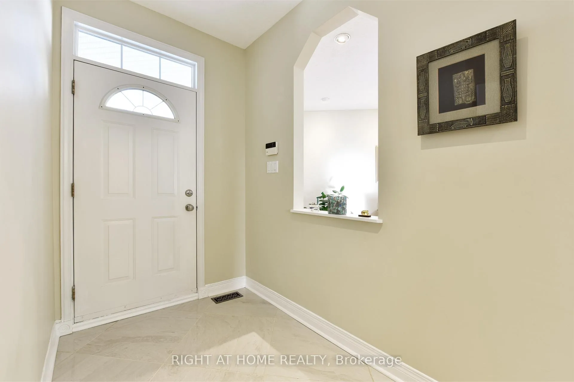 Photo 4 of 20 Evanshen Crescent, Ottawa, Kanata - Kanata Lakes/Heritage Hills — HOMEH