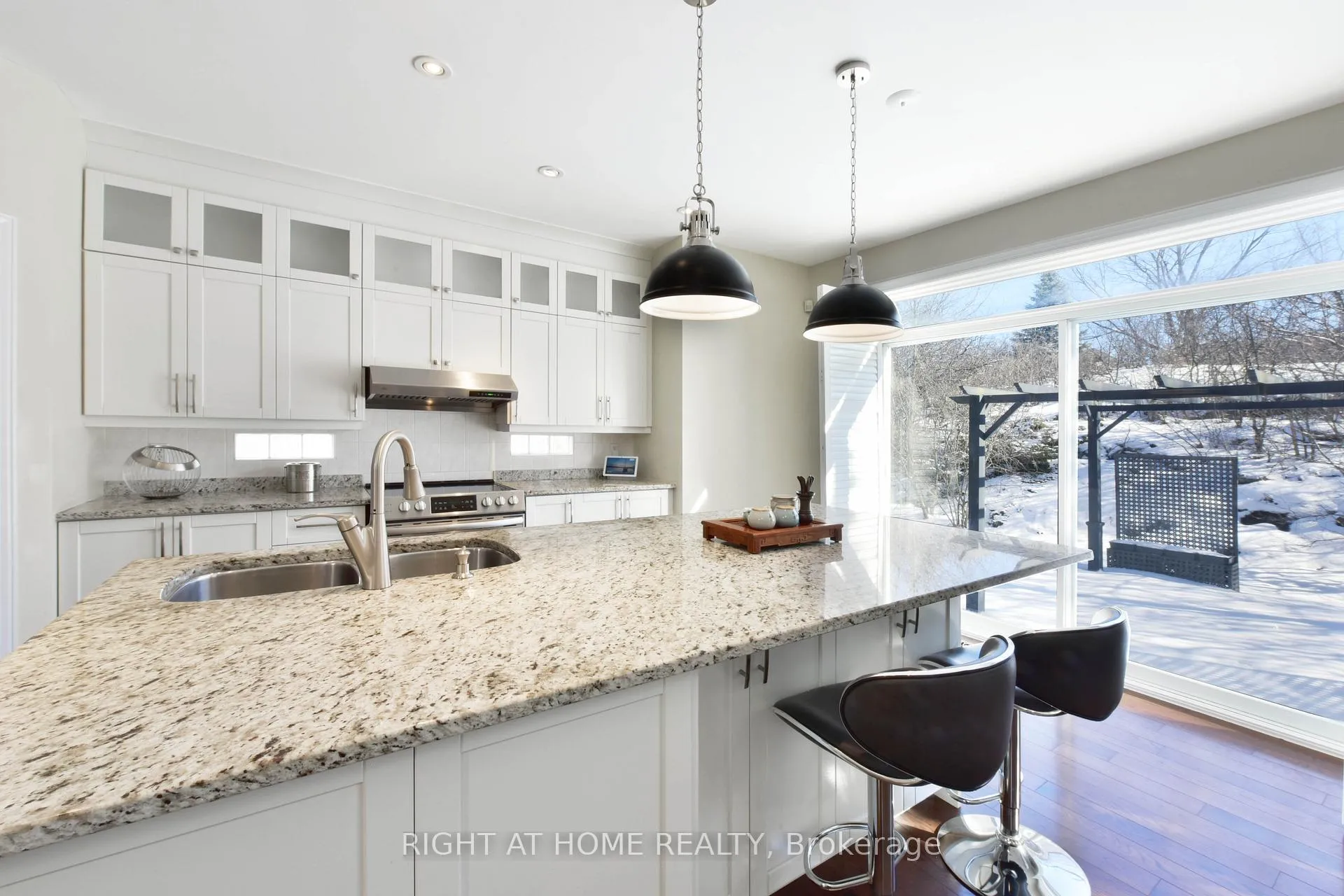 Photo 10 of 20 Evanshen Crescent, Ottawa, Kanata - Kanata Lakes/Heritage Hills — HOMEH