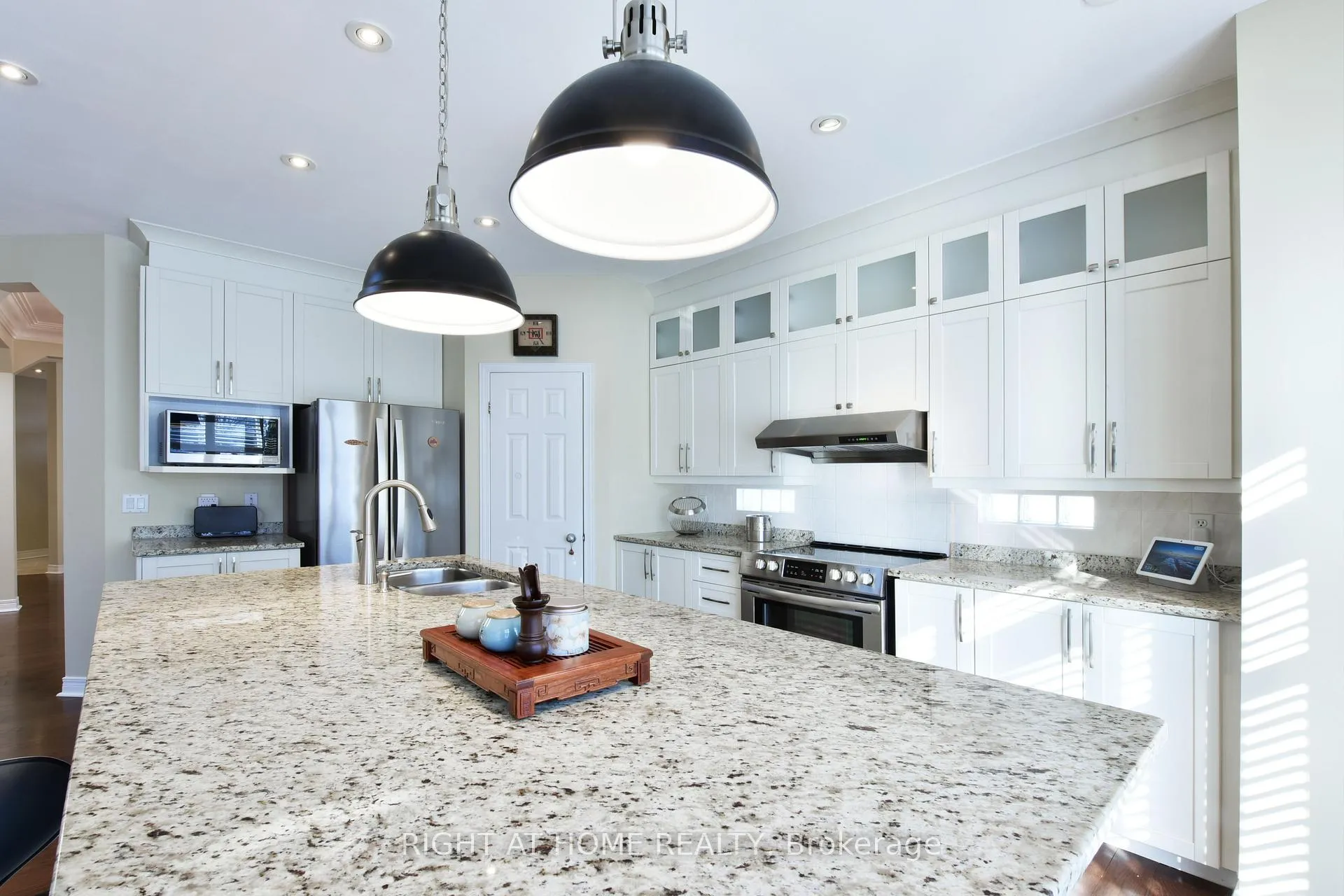 Photo 13 of 20 Evanshen Crescent, Ottawa, Kanata - Kanata Lakes/Heritage Hills — HOMEH