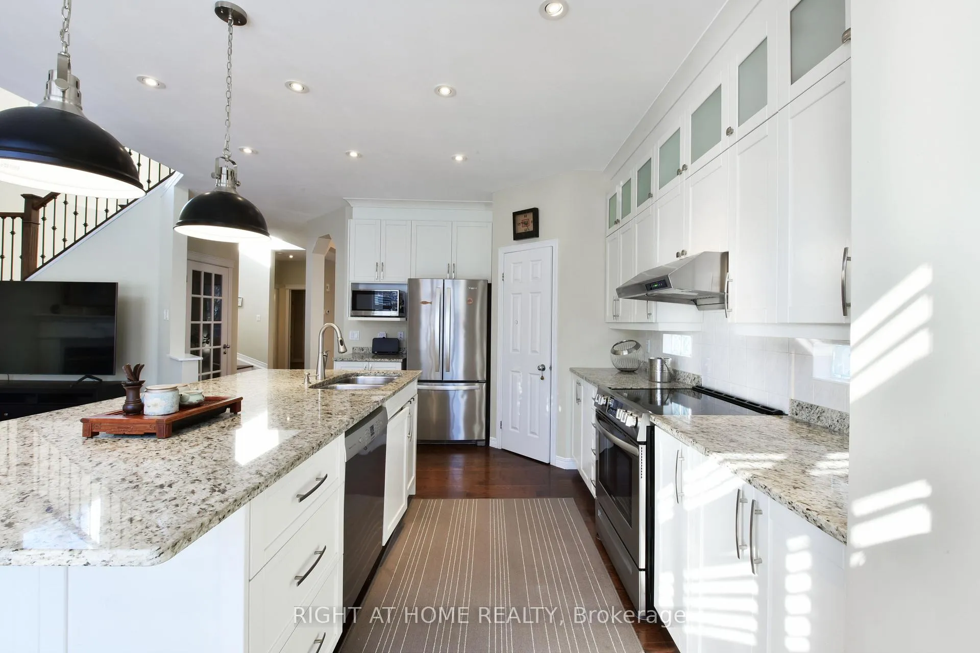 Photo 14 of 20 Evanshen Crescent, Ottawa, Kanata - Kanata Lakes/Heritage Hills — HOMEH