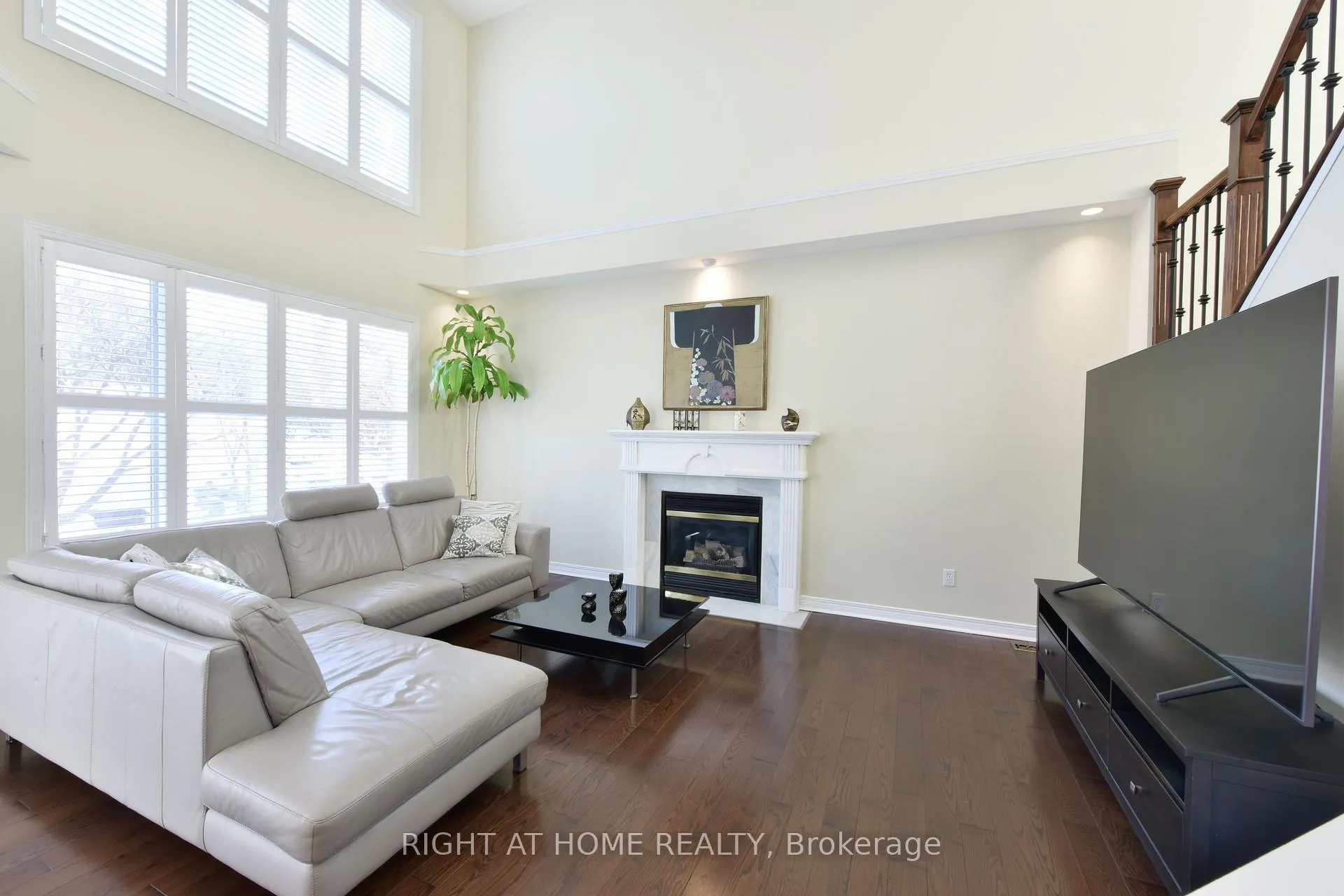 Photo 17 of 20 Evanshen Crescent, Ottawa, Kanata - Kanata Lakes/Heritage Hills — HOMEH