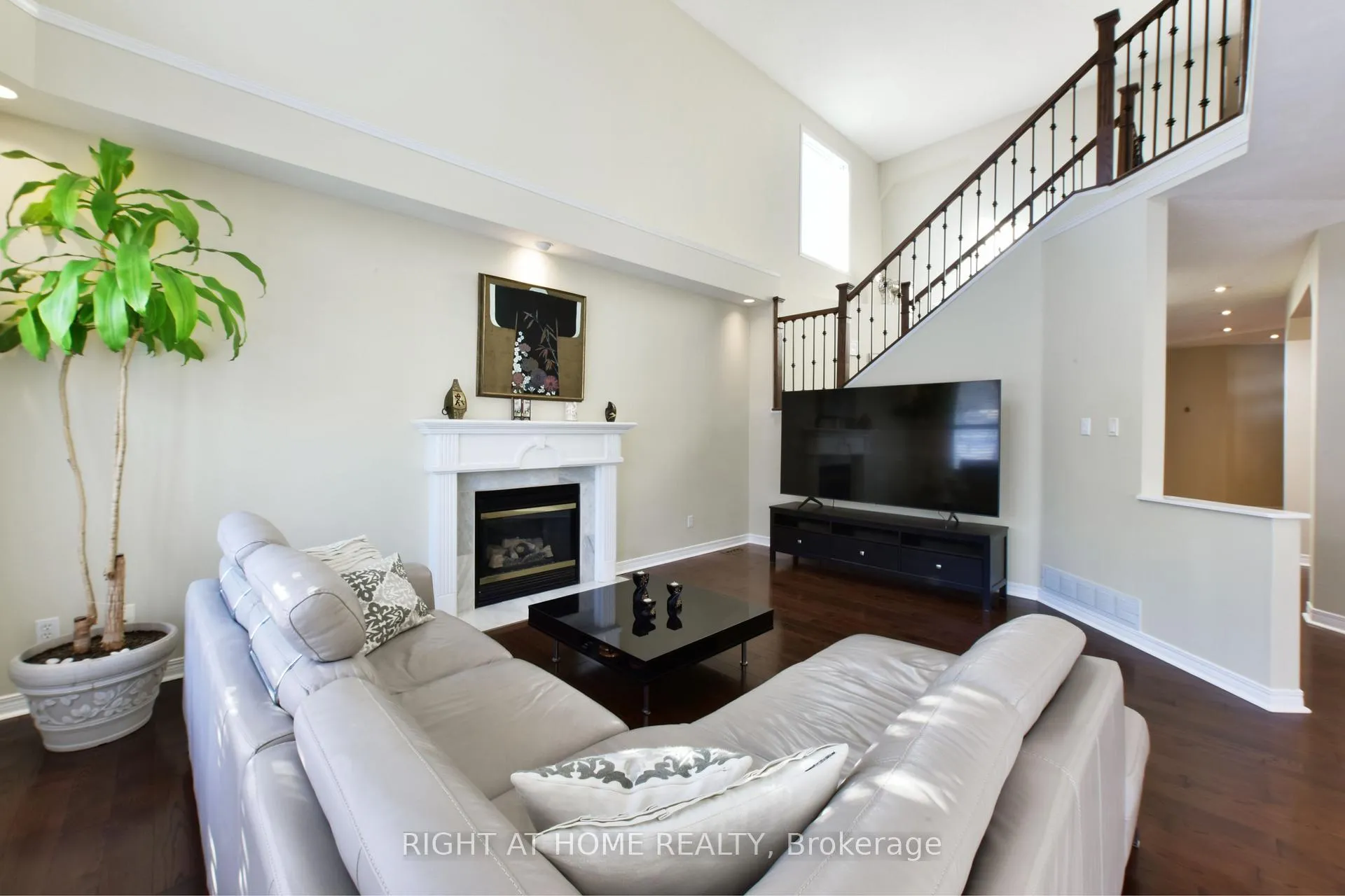 Photo 18 of 20 Evanshen Crescent, Ottawa, Kanata - Kanata Lakes/Heritage Hills — HOMEH