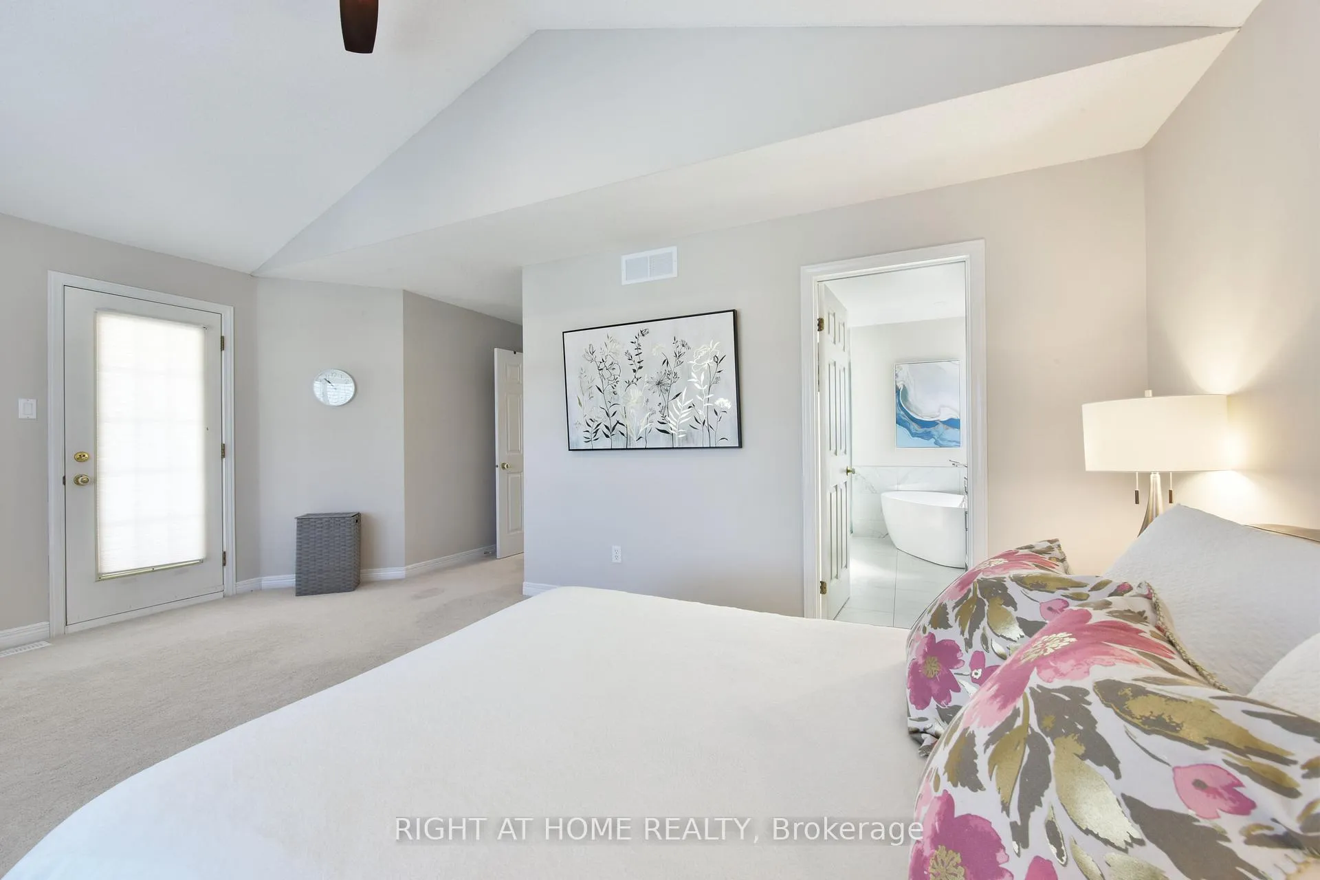 Photo 32 of 20 Evanshen Crescent, Ottawa, Kanata - Kanata Lakes/Heritage Hills — HOMEH