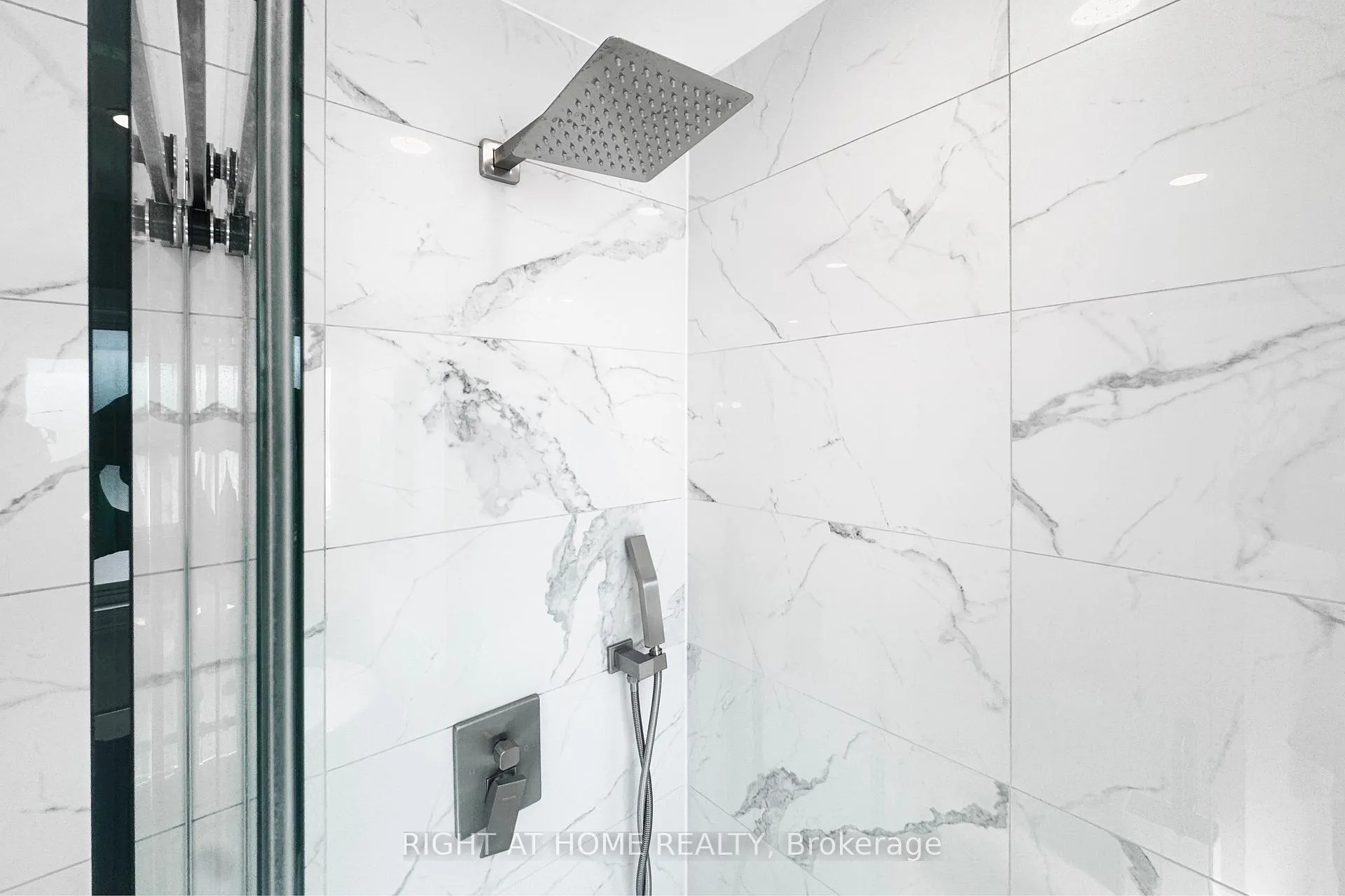Photo 36 of 20 Evanshen Crescent, Ottawa, Kanata - Kanata Lakes/Heritage Hills — HOMEH