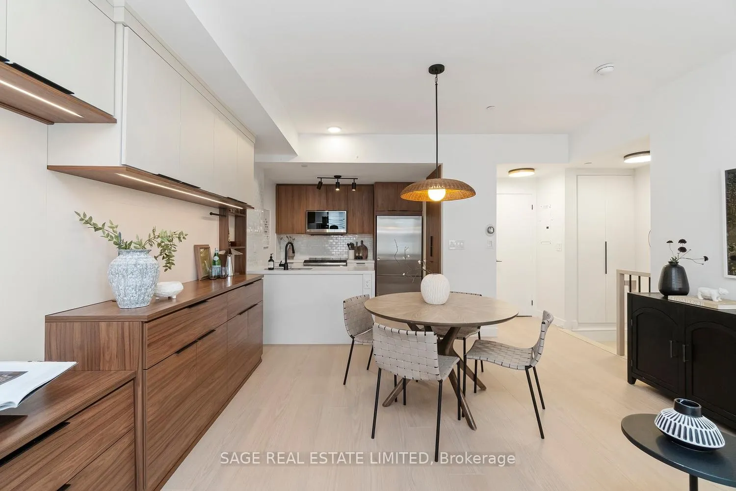 Photo 3 of Unit 18, 10 Carnation Avenue, Etobicoke, Long Branch — HOMEH