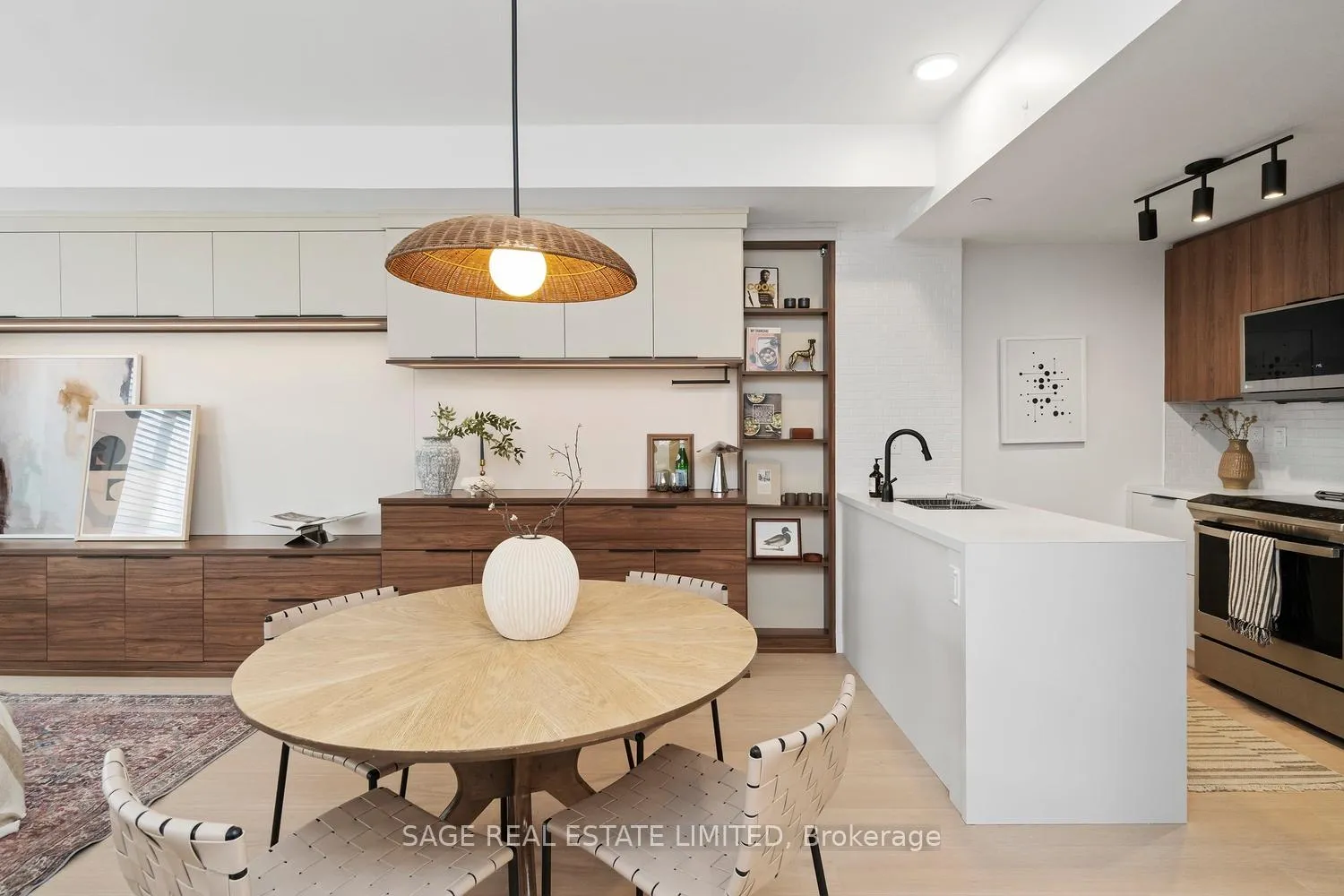 Photo 4 of Unit 18, 10 Carnation Avenue, Etobicoke, Long Branch — HOMEH