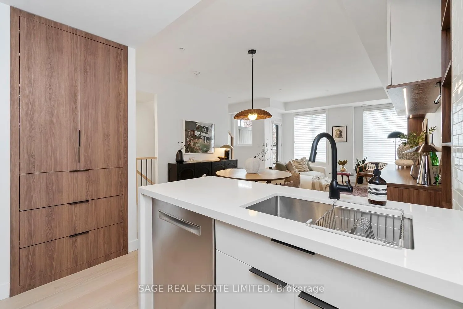 Photo 7 of Unit 18, 10 Carnation Avenue, Etobicoke, Long Branch — HOMEH
