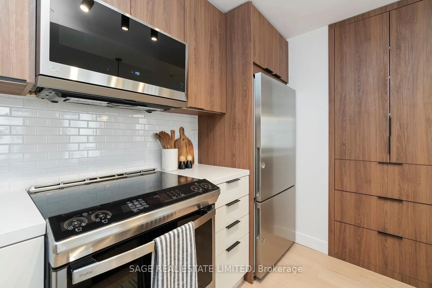Photo 8 of Unit 18, 10 Carnation Avenue, Etobicoke, Long Branch — HOMEH