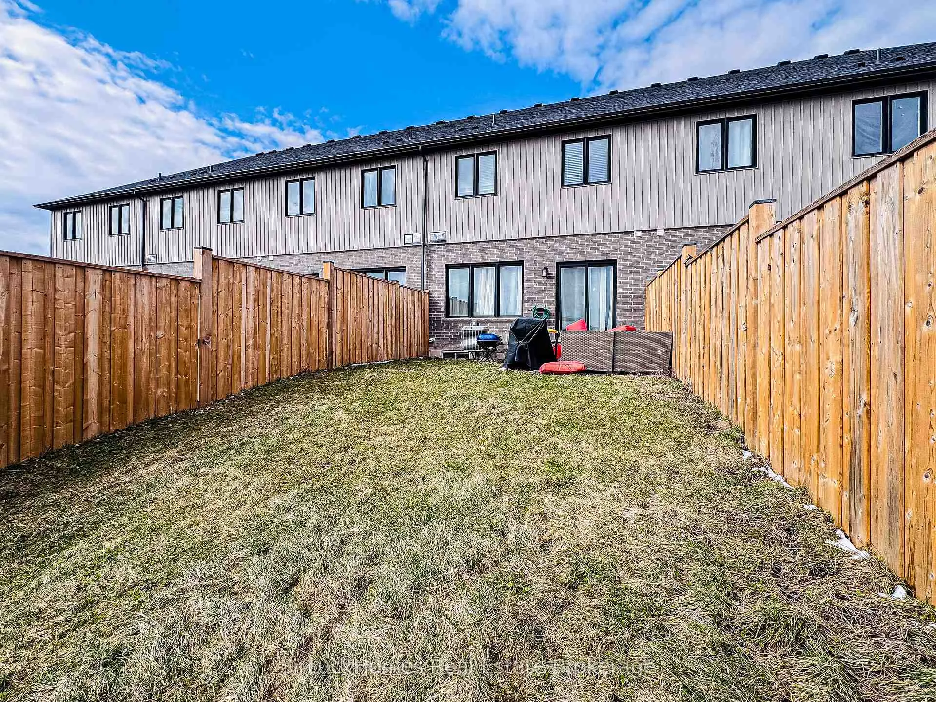 Photo 18 of 6 Spring Crest Way, Thorold, Rolling Meadows — HOMEH