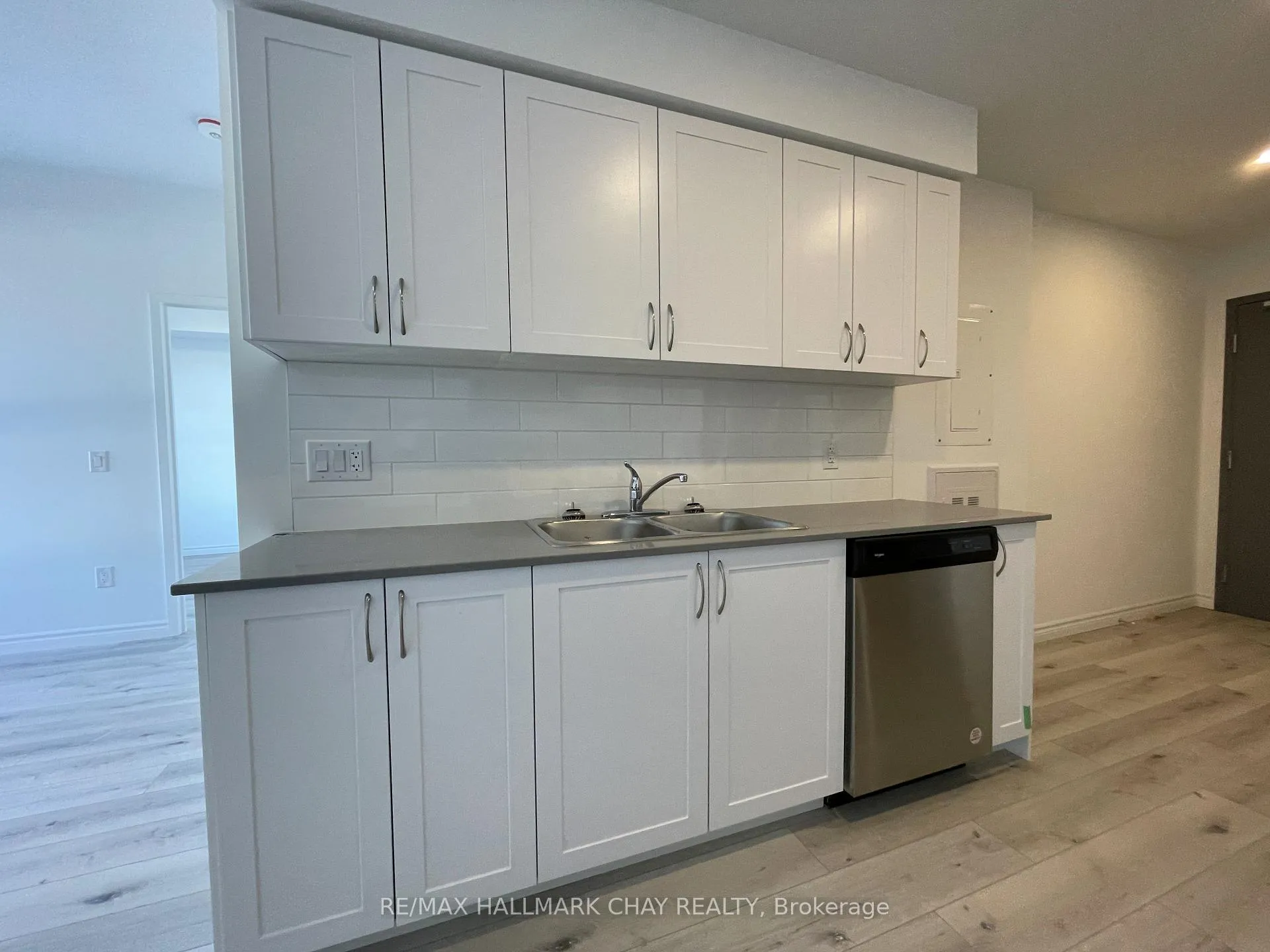 Photo 12 of Unit 709, 30 Hanmer Street W, Barrie, West Bayfield — HOMEH