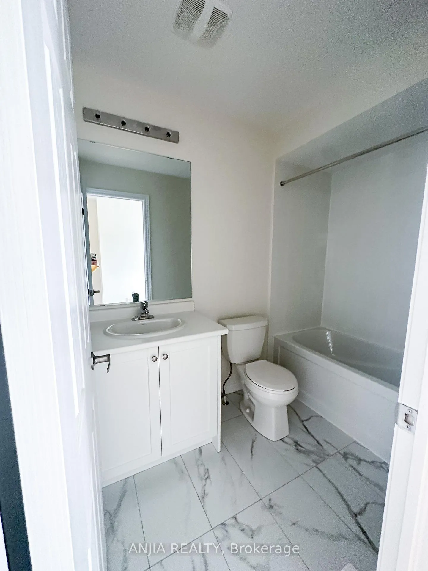 Photo 12 of 2876 Albatross Way, Pickering, Rural Pickering — HOMEH