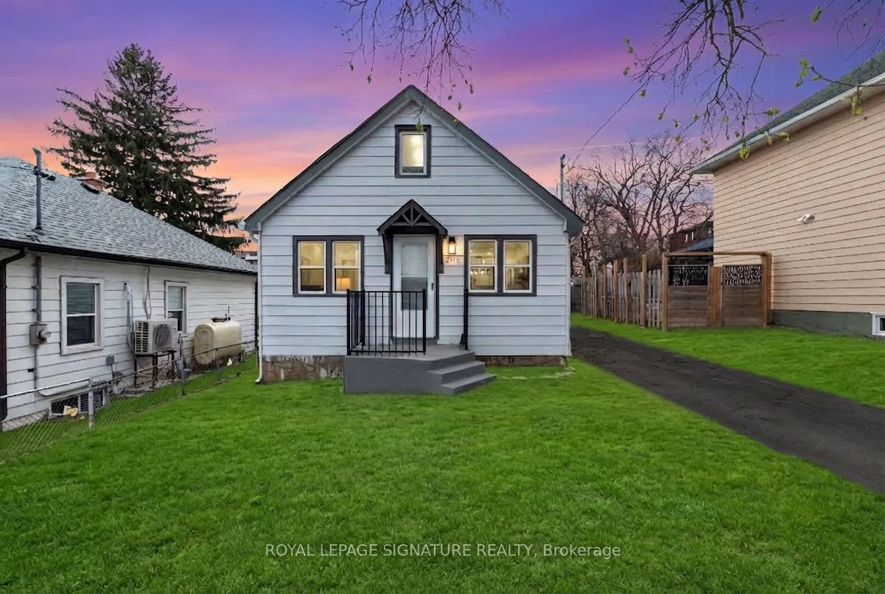 Front of 377 Adelaide Avenue W