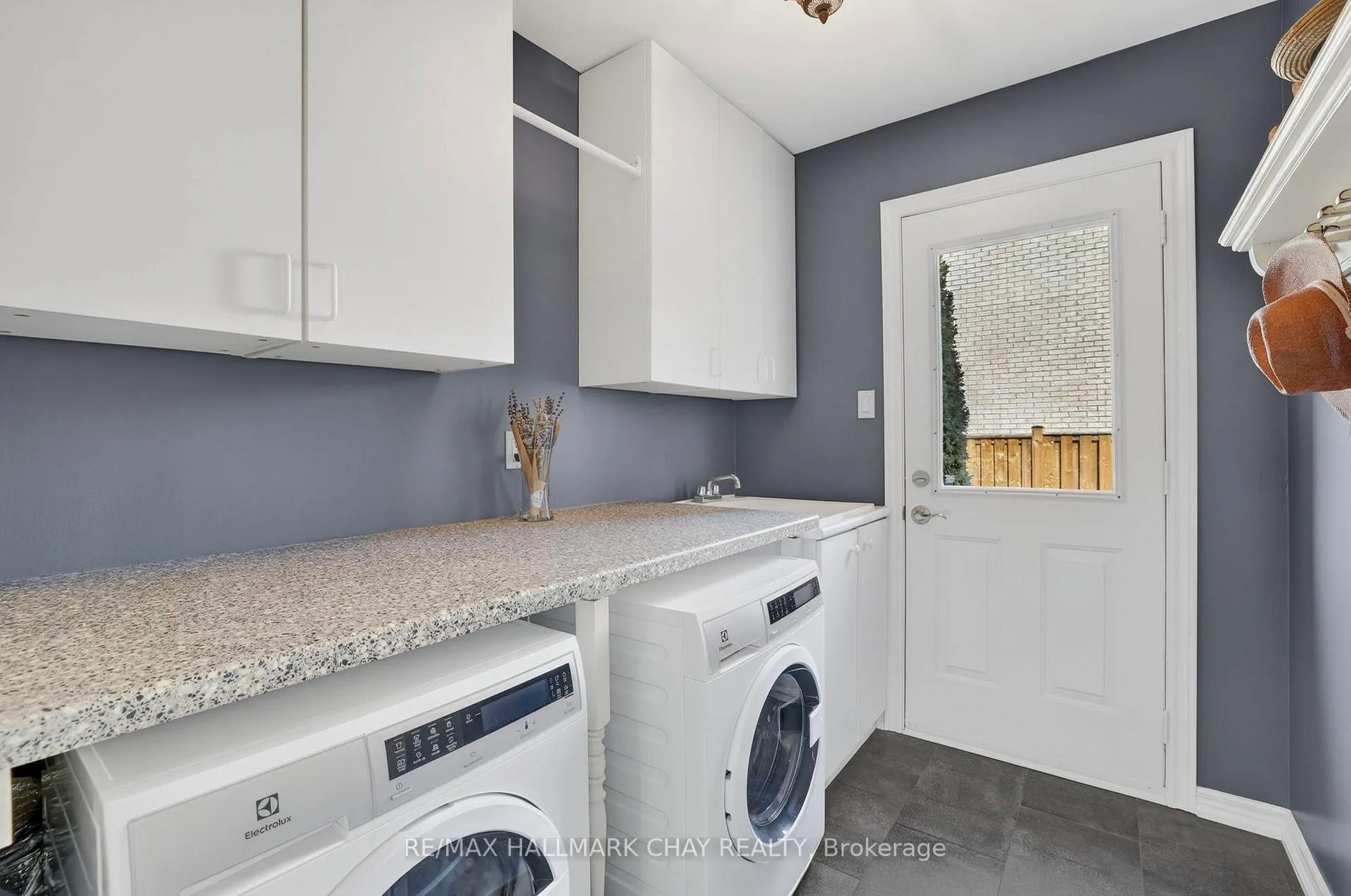 Photo 19 of 110 Birkshire Drive, Aurora, Bayview Wellington — HOMEH
