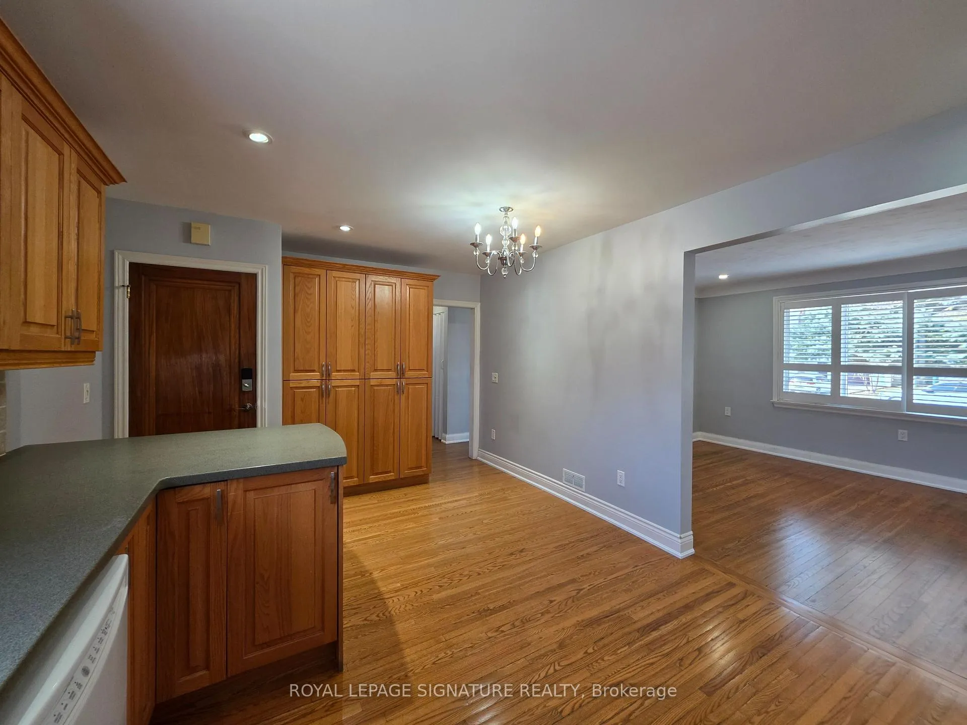 Photo 7 of Unit Upper Level, 100 Corman Avenue, Hamilton, Stoney Creek — HOMEH