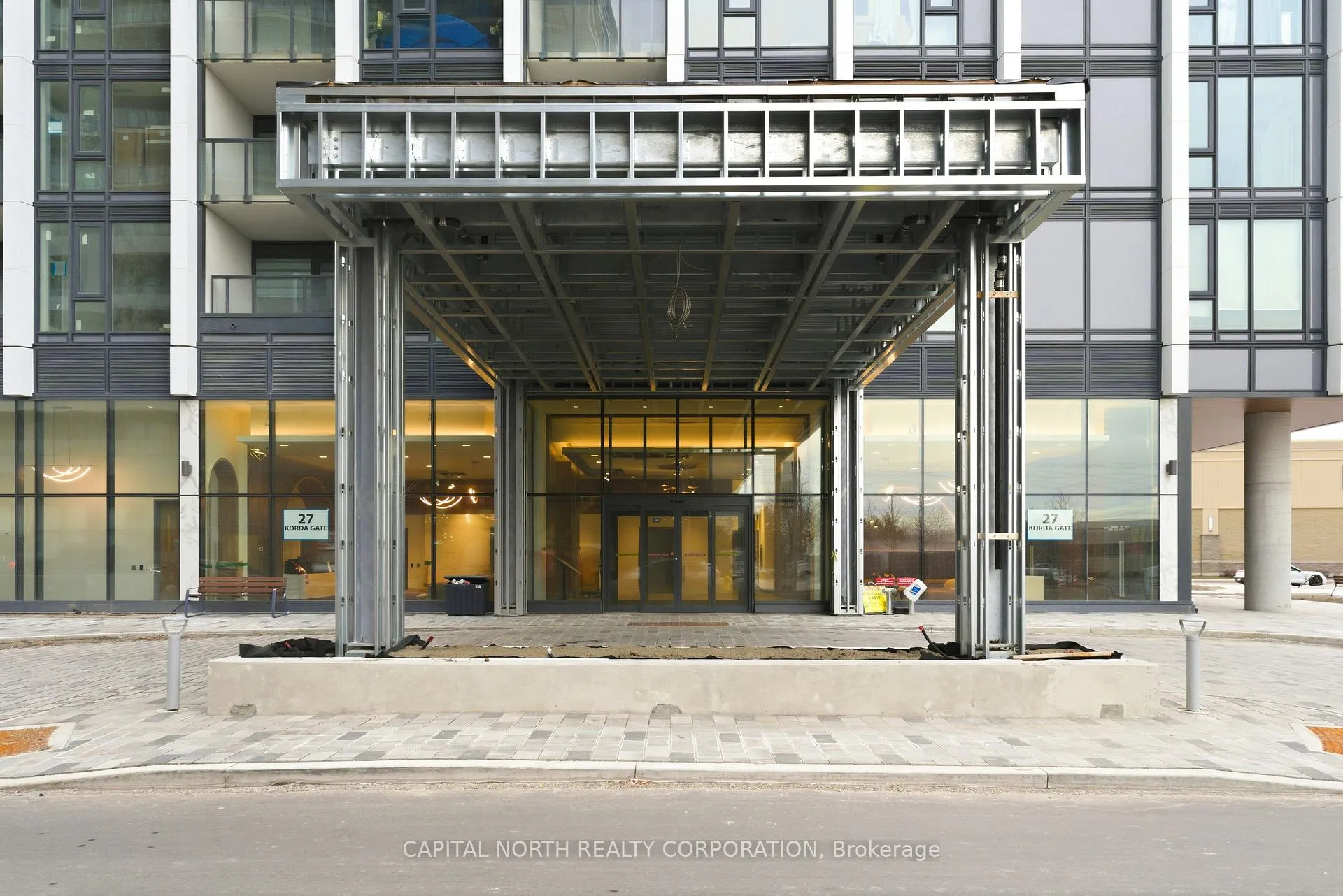 Photo 3 of Unit 305, 27 Korda Gate, Vaughan, Vellore Village — HOMEH