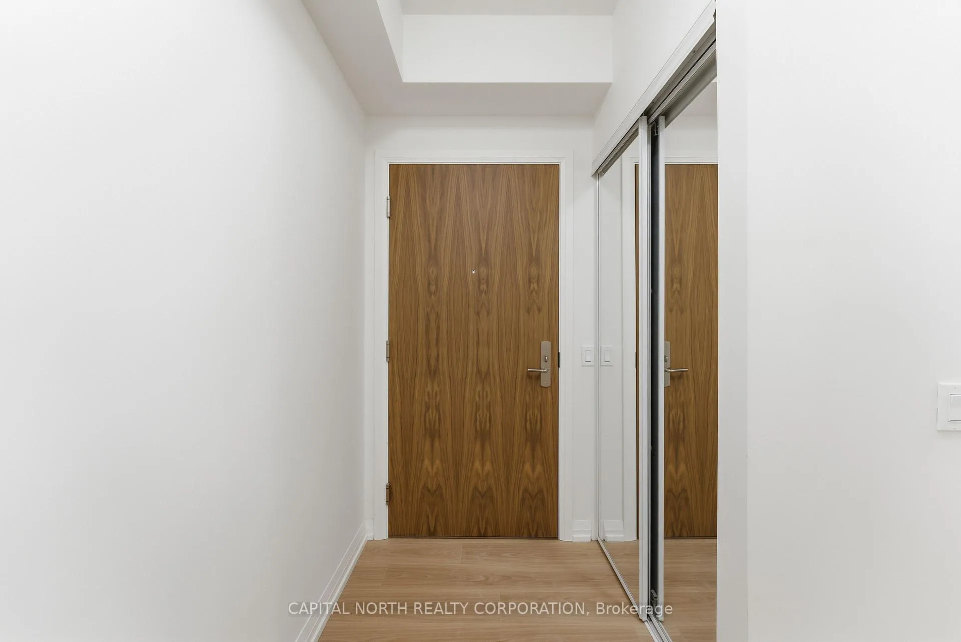 Photo 5 of Unit 305, 27 Korda Gate, Vaughan, Vellore Village — HOMEH