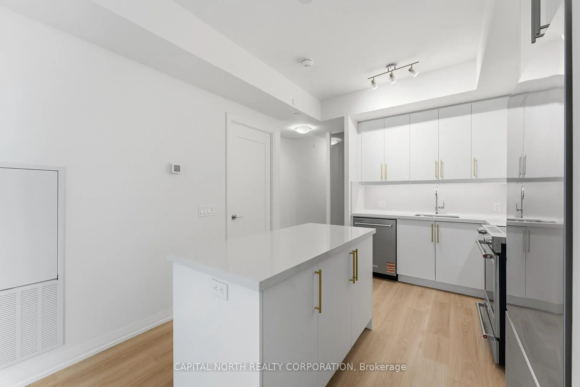 Photo 11 of Unit 305, 27 Korda Gate, Vaughan, Vellore Village — HOMEH