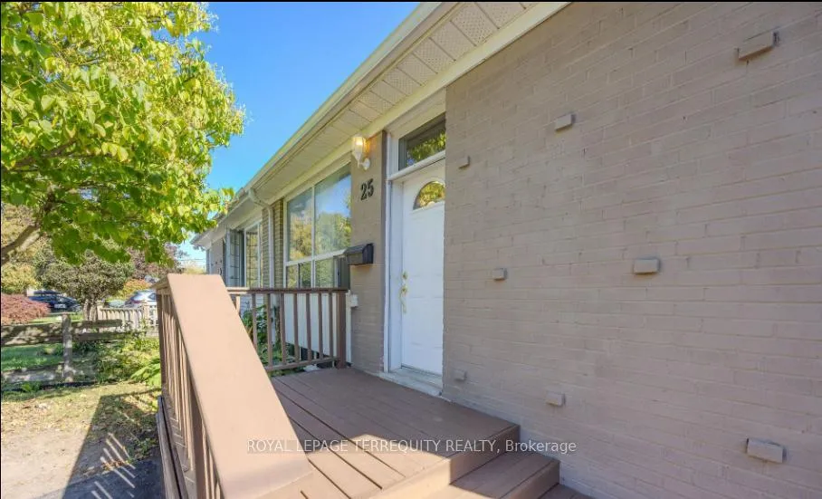 Photo 2 of 25 Bailey Crescent, Aurora, Aurora Highlands — HOMEH
