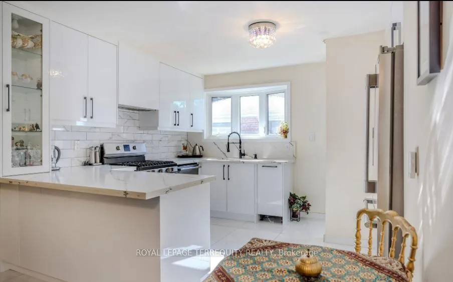 Photo 8 of 25 Bailey Crescent, Aurora, Aurora Highlands — HOMEH