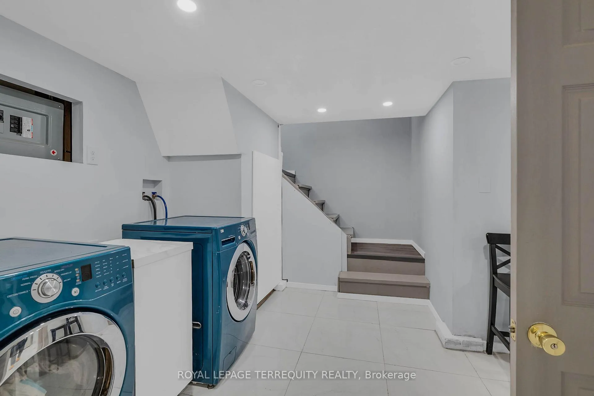 Photo 20 of 25 Bailey Crescent, Aurora, Aurora Highlands — HOMEH